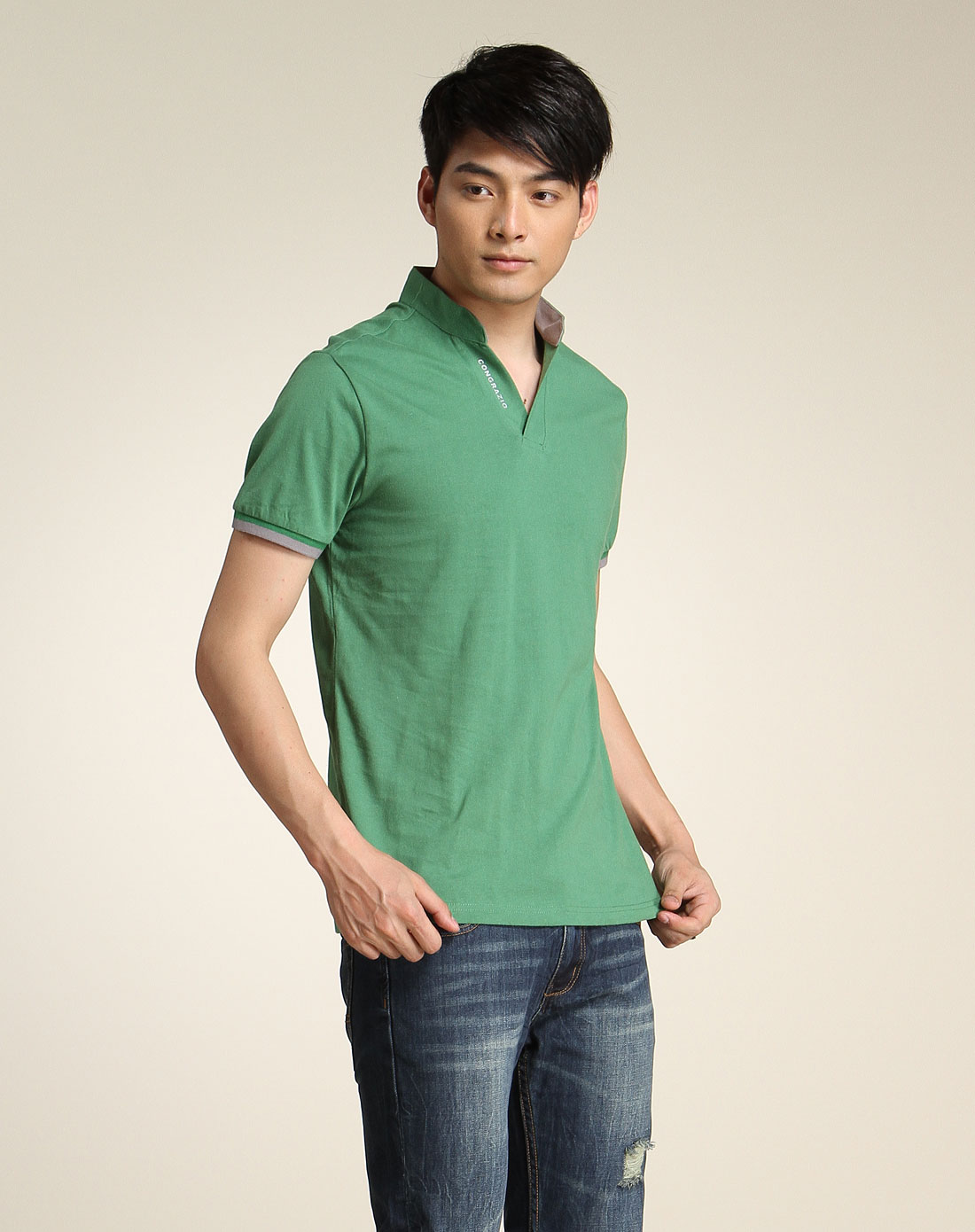 草绿色立领短袖t恤