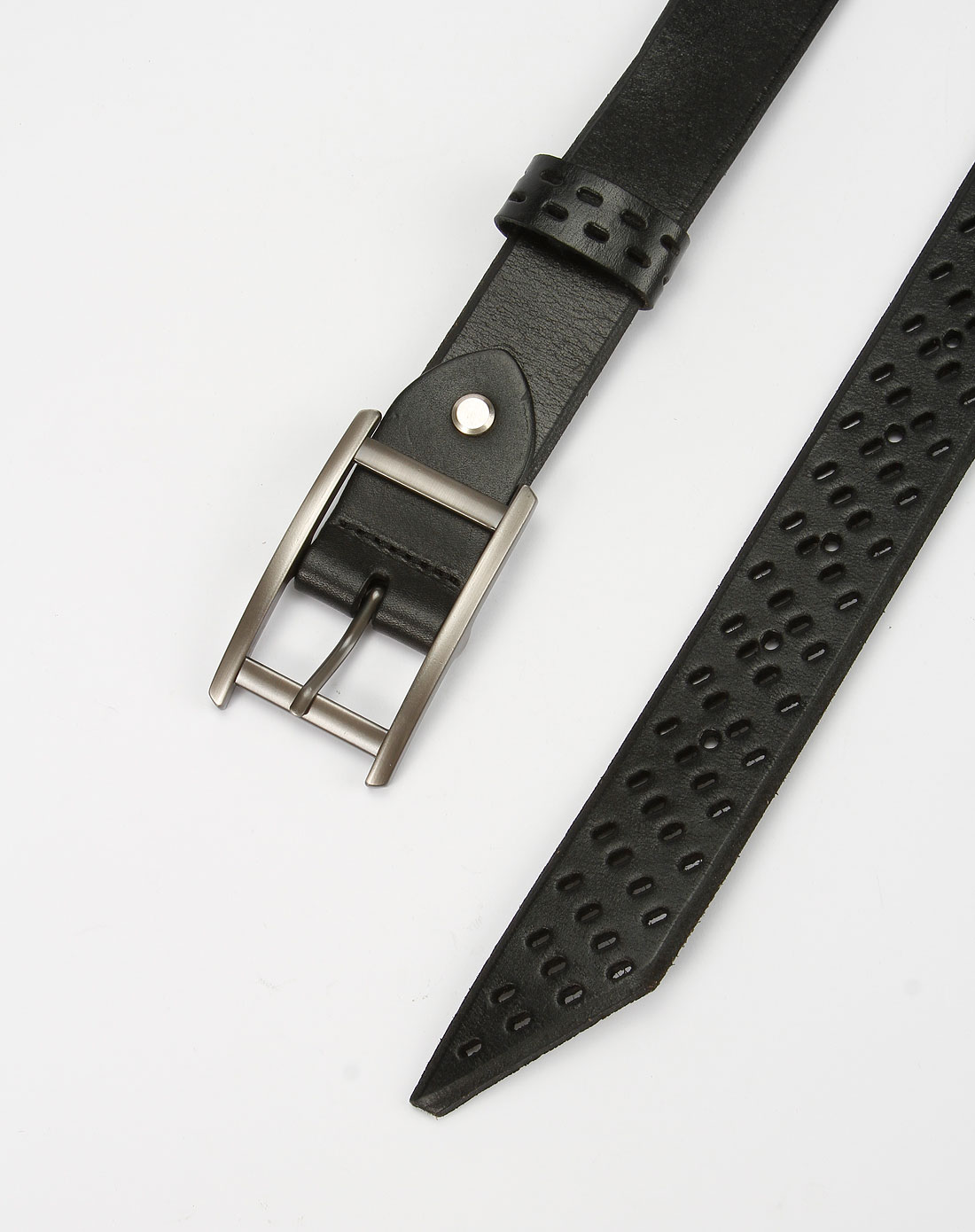 黑色穿孔针扣式皮带