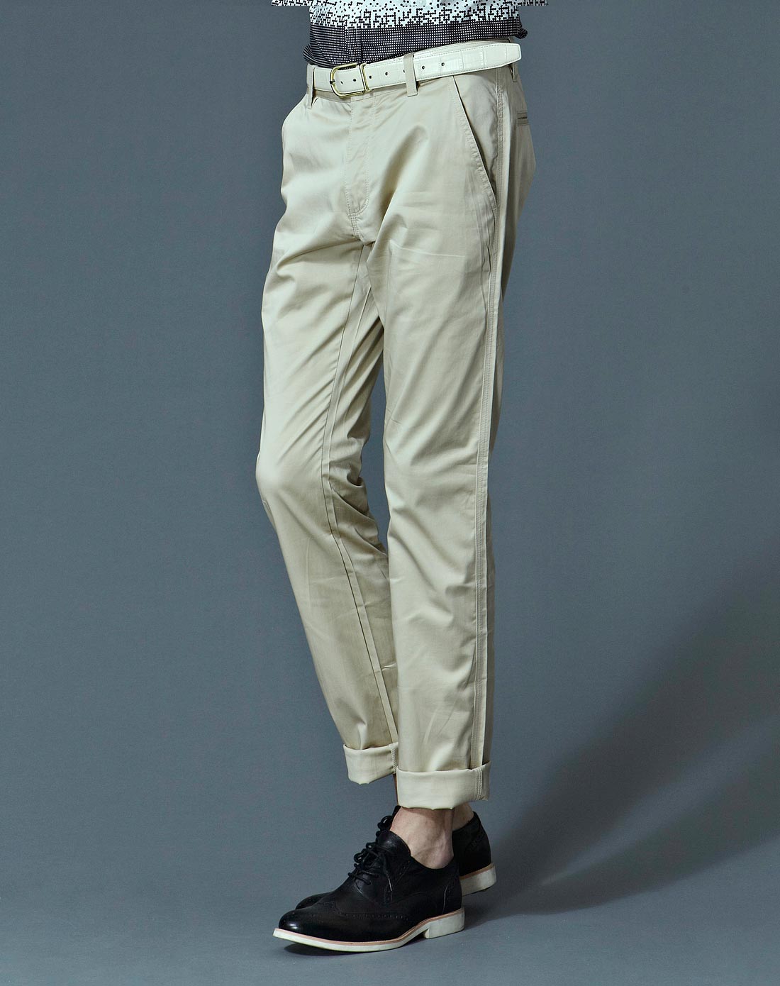 米色时尚休闲裤