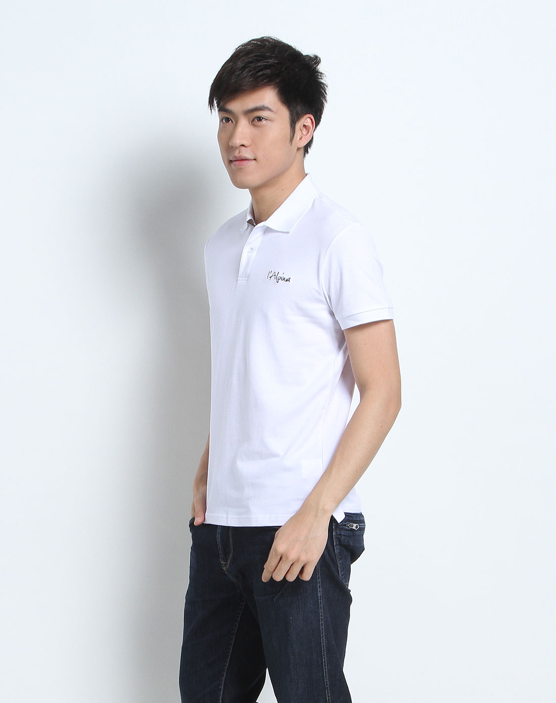 白色简约休闲短袖polo衫