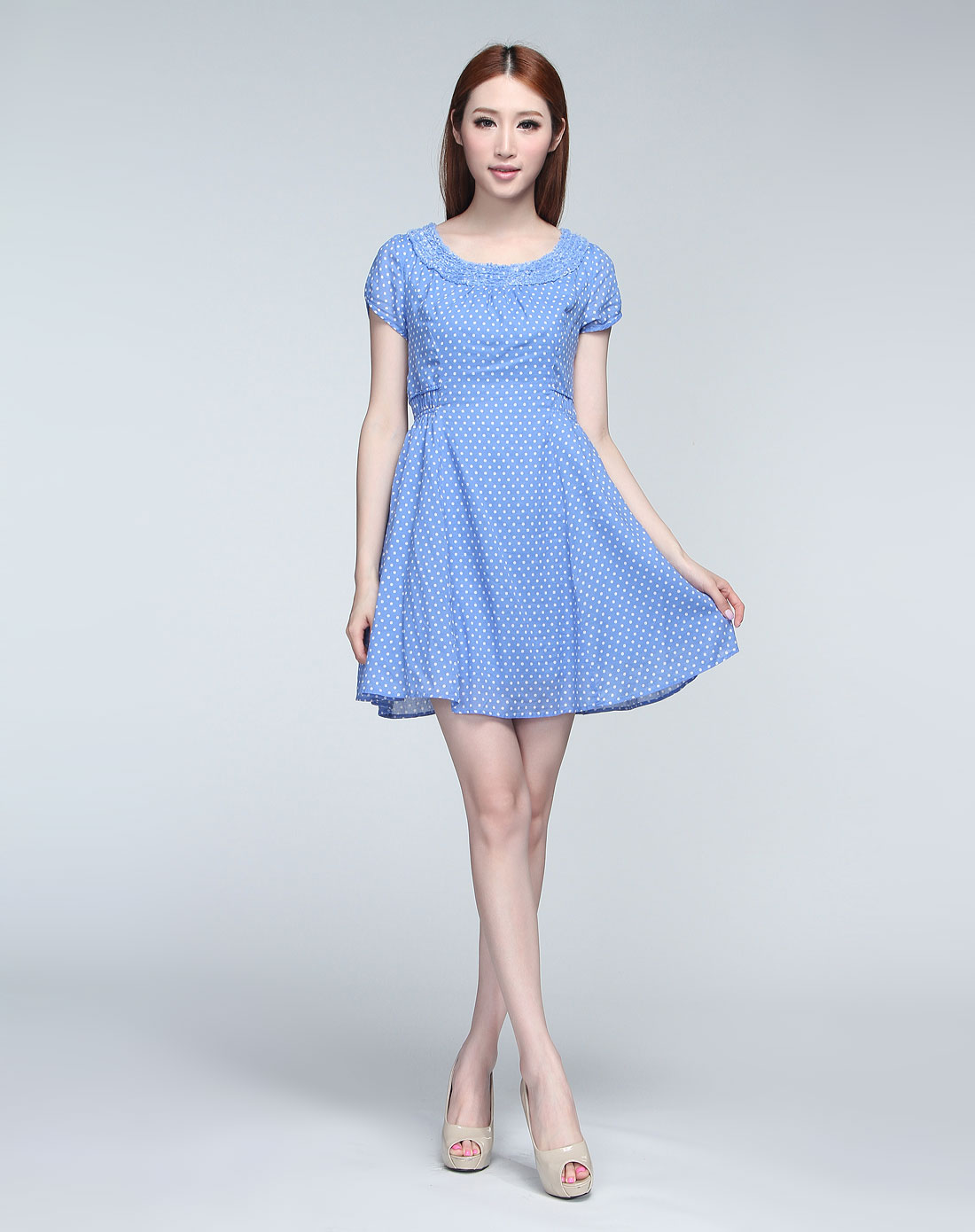 蓝色时尚波点短袖连衣裙