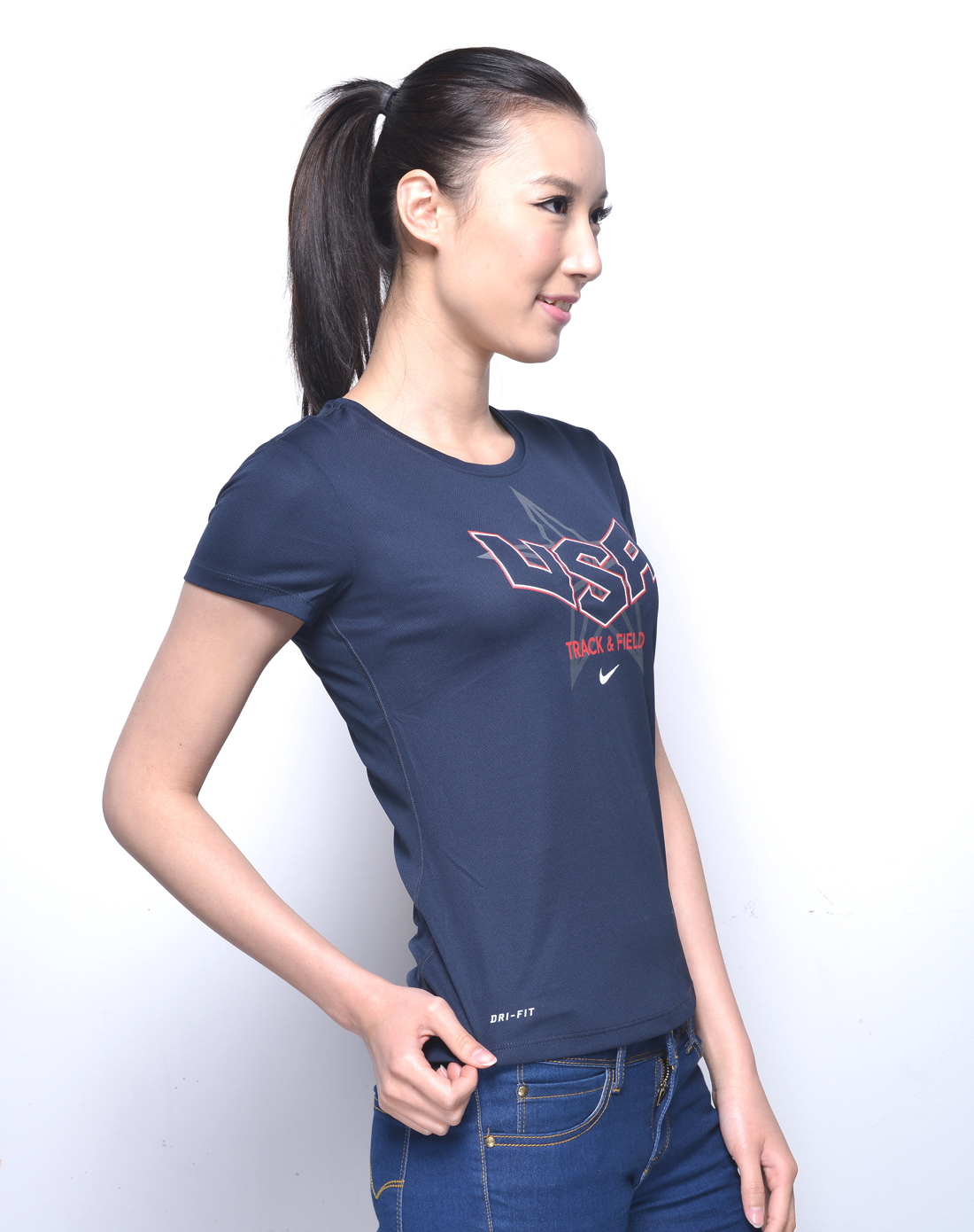 女子蓝黑色短袖t恤