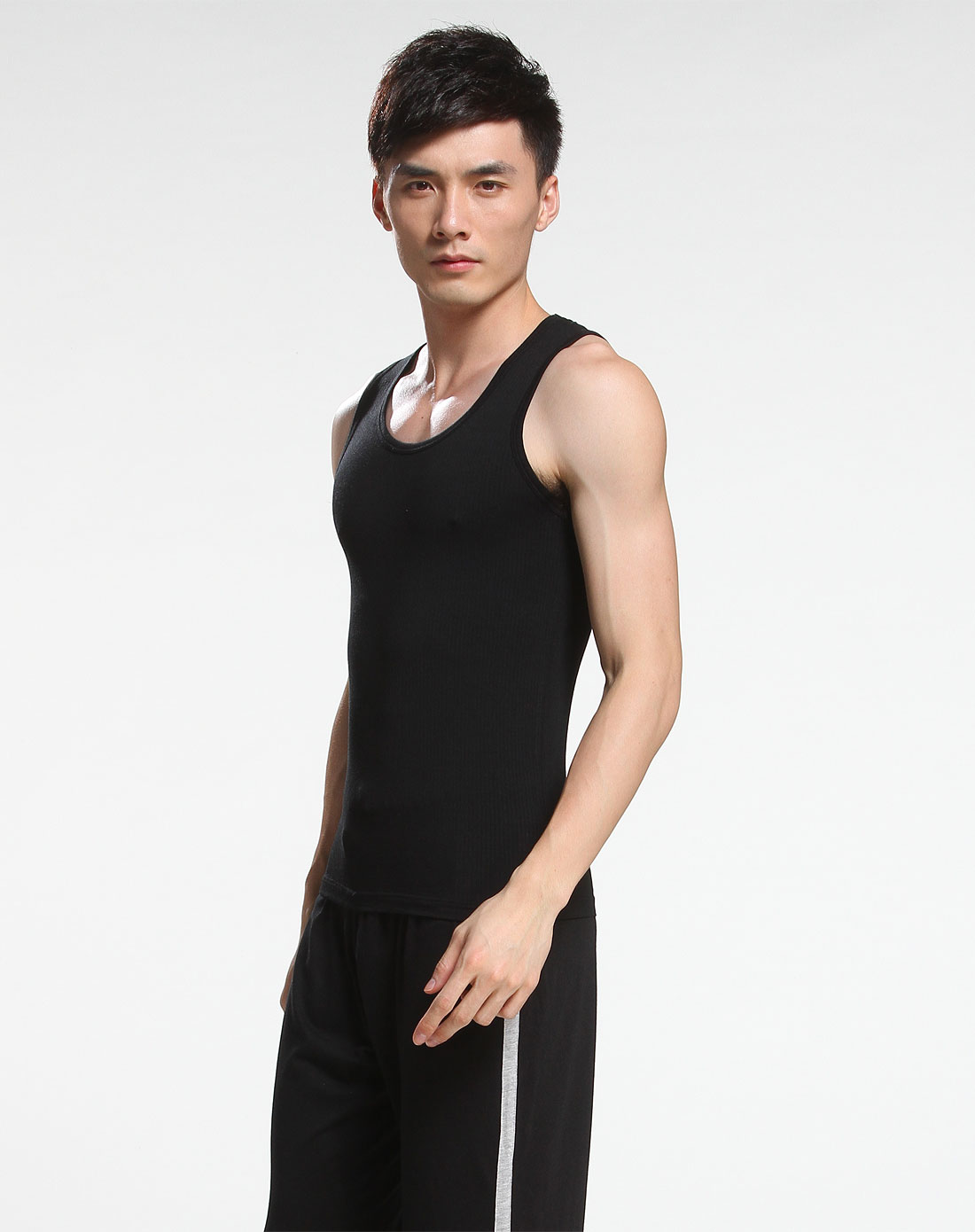 男式黑色宽肩背心