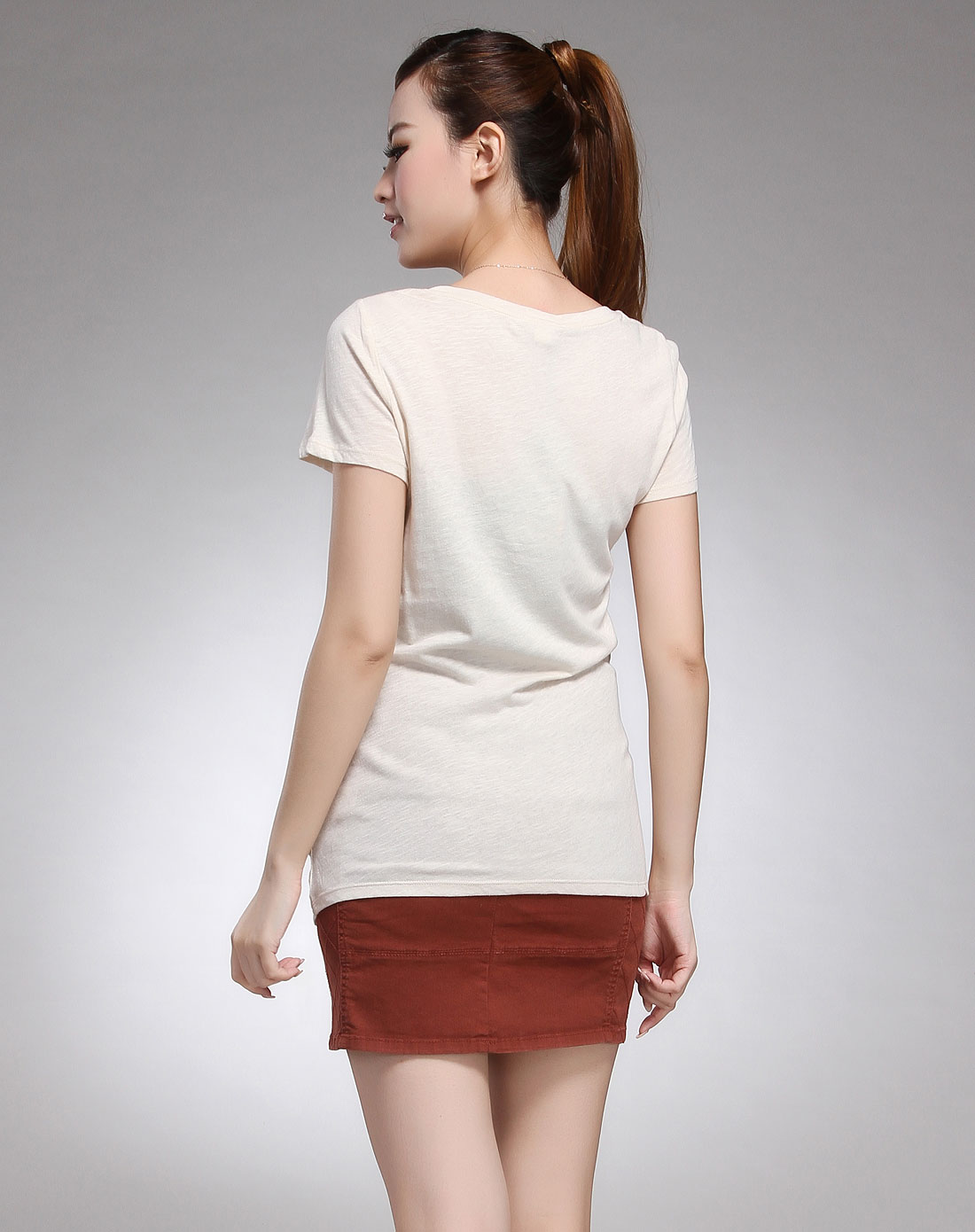钉条形装饰浅米色短袖t恤