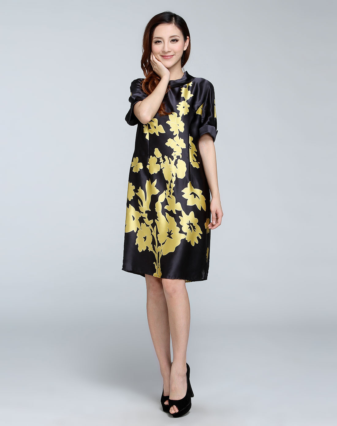 路易莎·美louisa m女装专场 优雅黄花灰黑色底短袖连衣裙