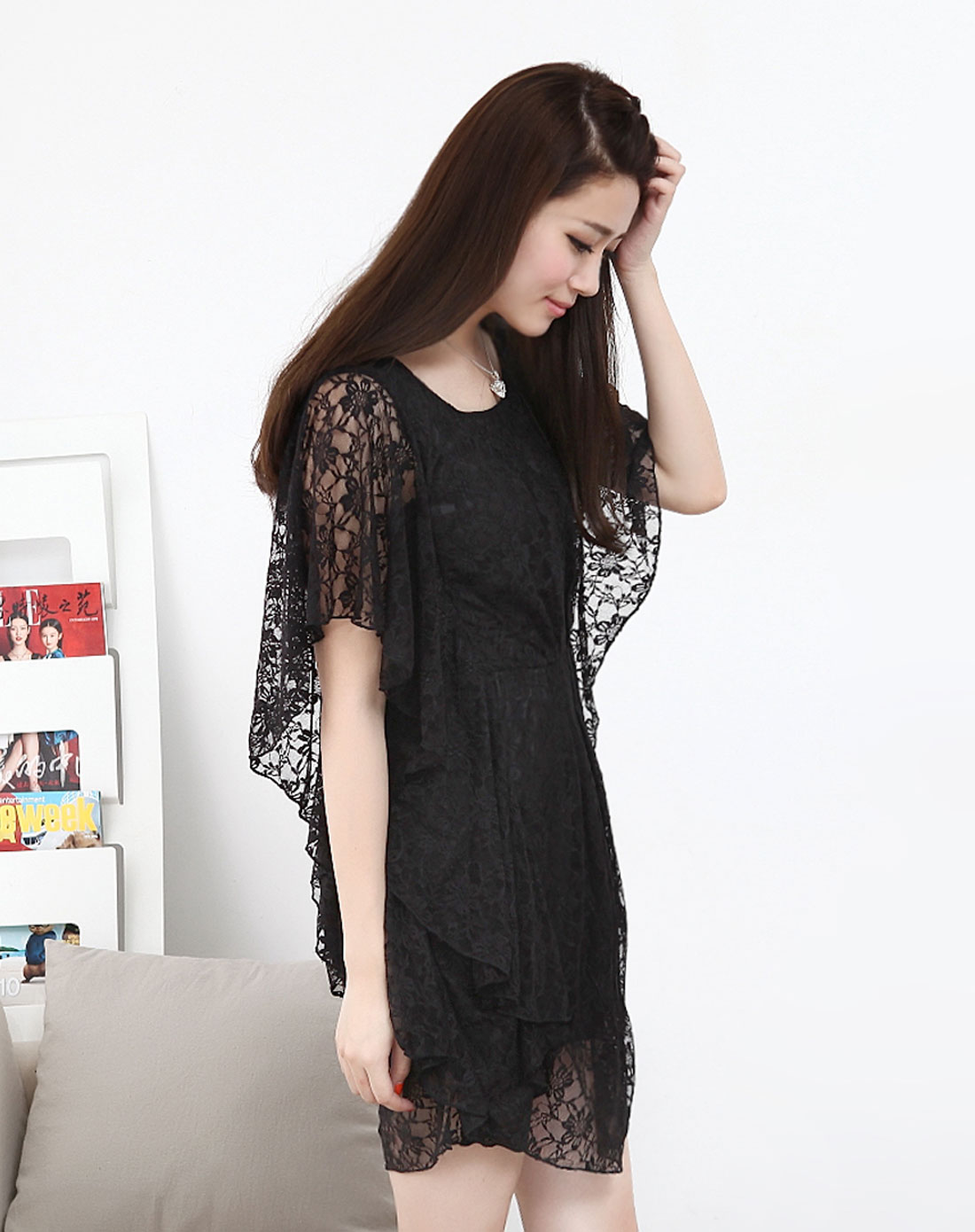 黑短袖蕾丝连衣裙