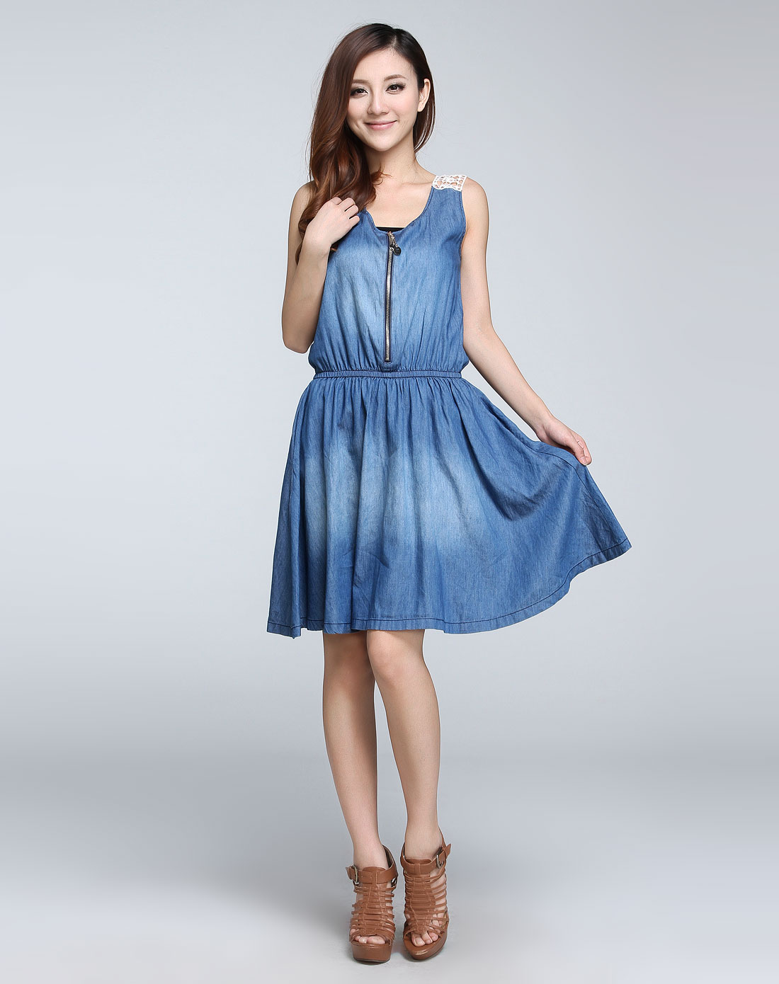 手工钩花拼接仿牛仔蓝色无袖连衣裙