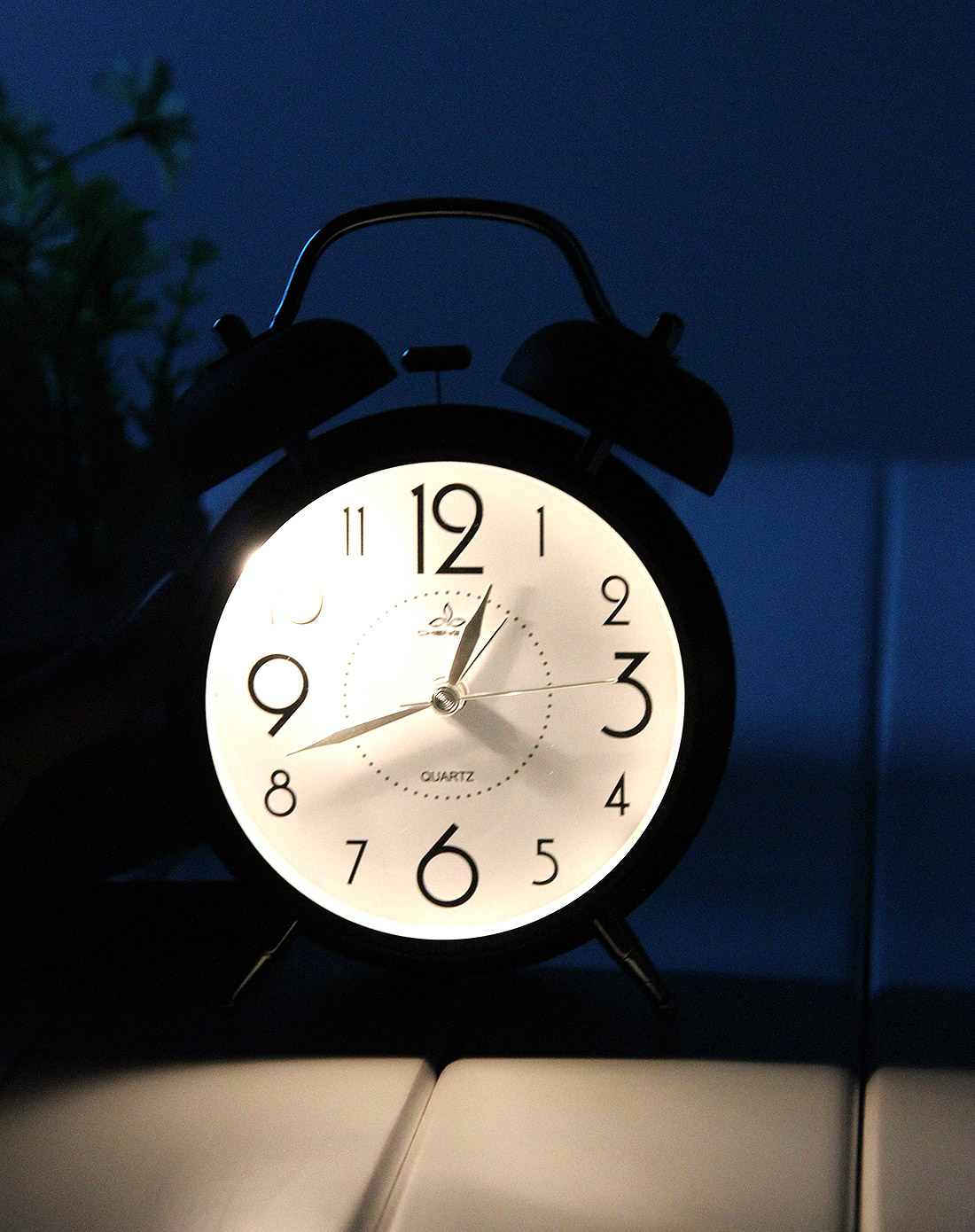 黑色大号复古叮当闹钟