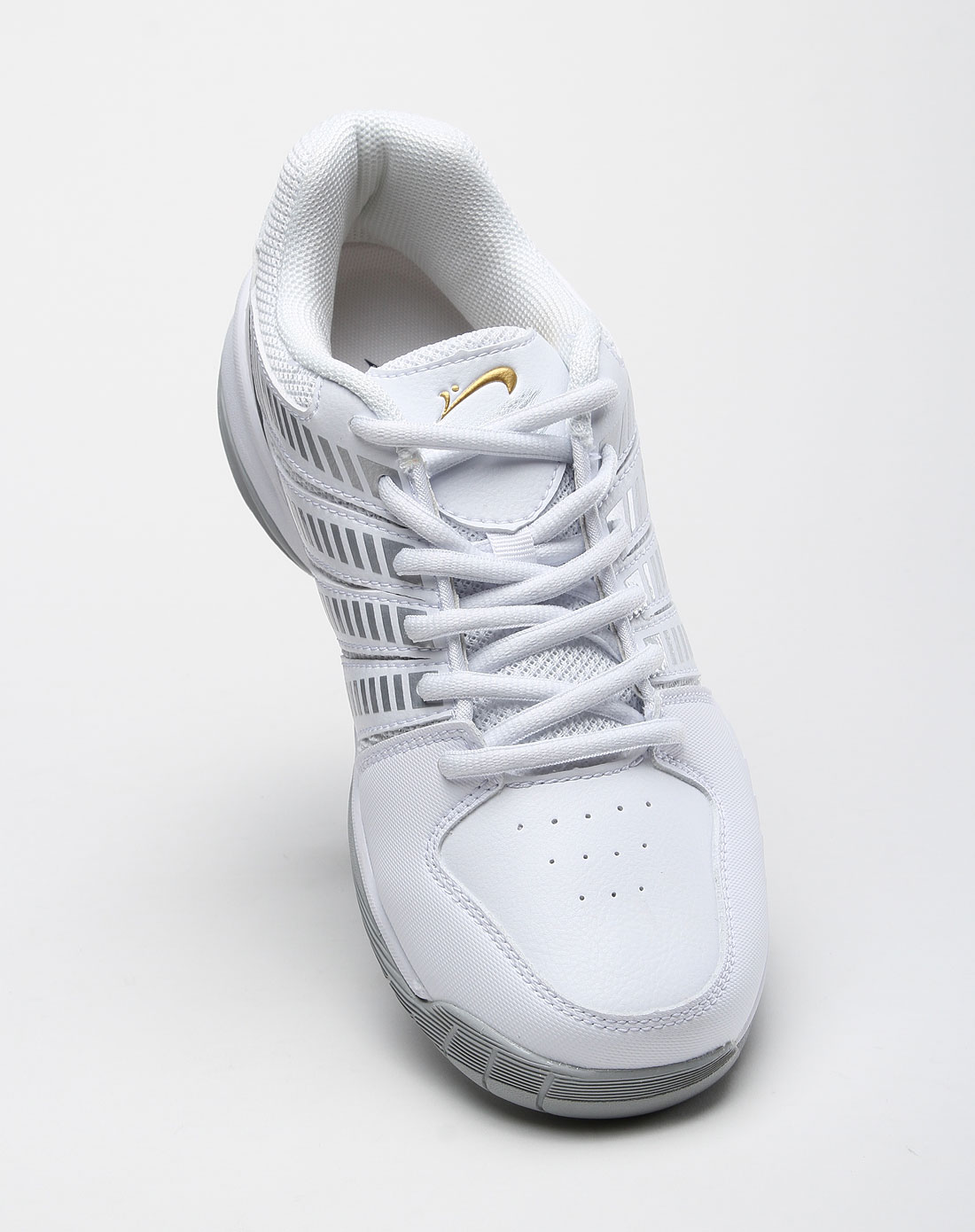 动感时尚白色网球鞋