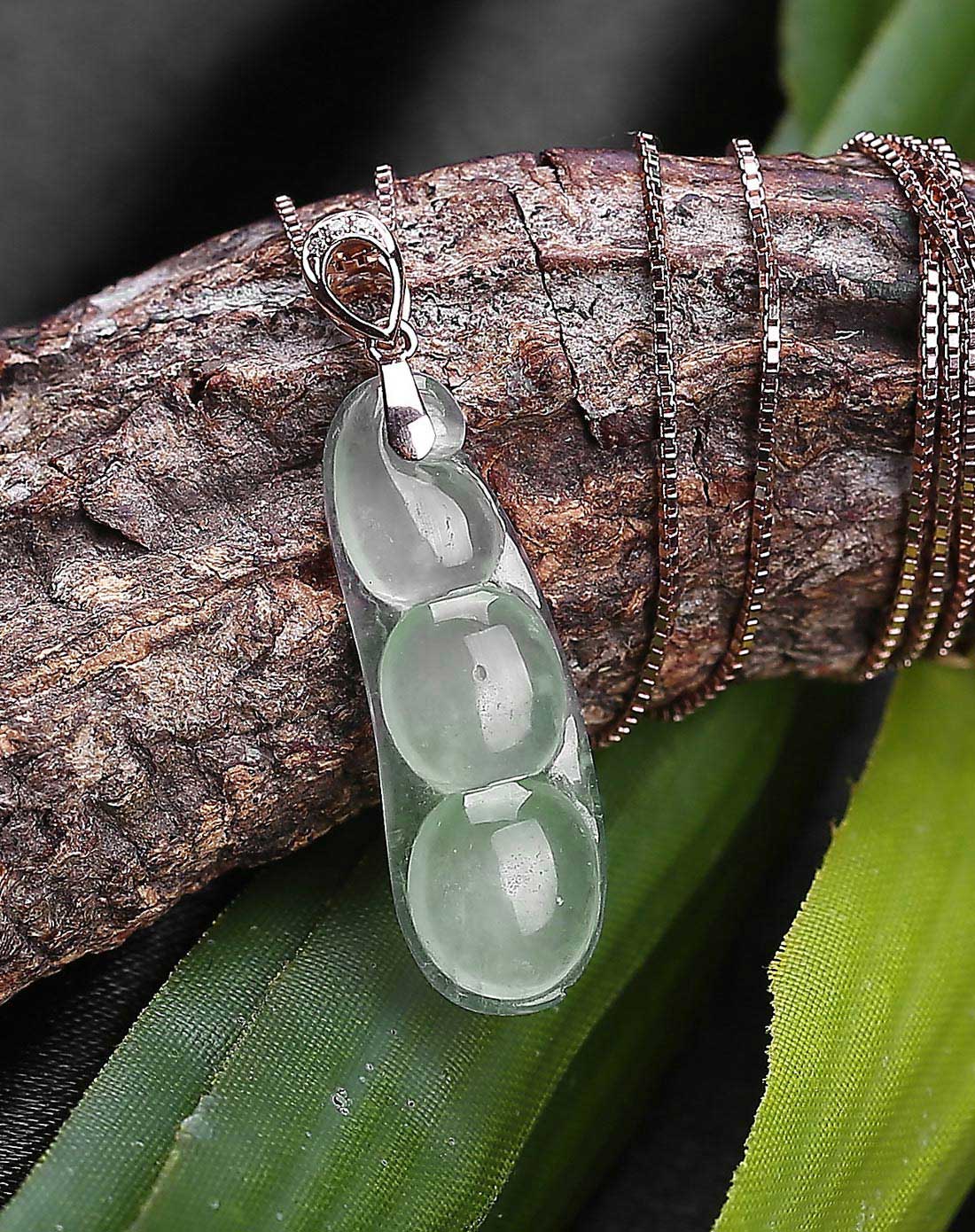 18k玫瑰金钻石冰种富贵豆小吊坠_天然a货翡翠镶嵌