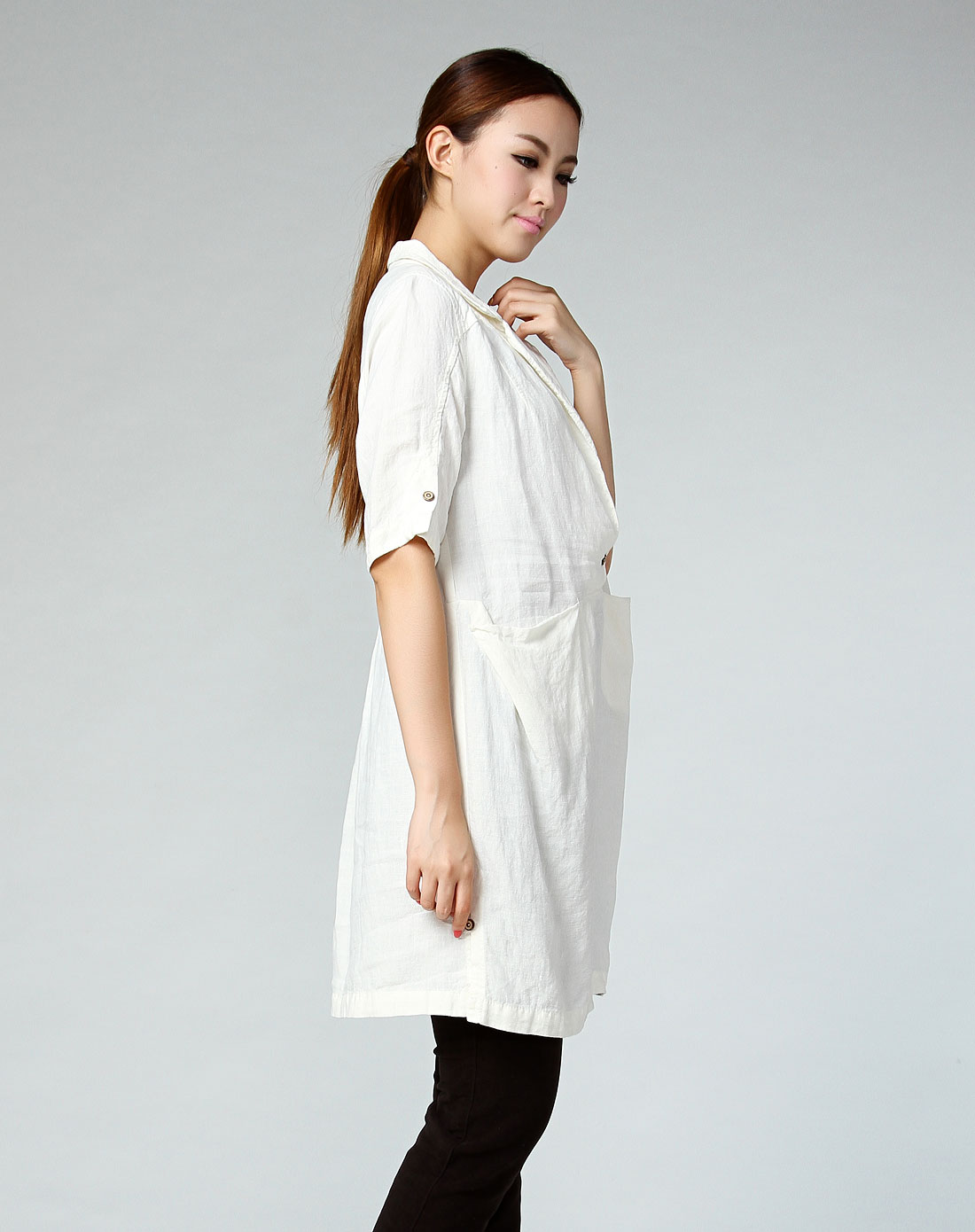 噢姆aum女装专场-米白色斯文双袋翻领中袖连衣裙