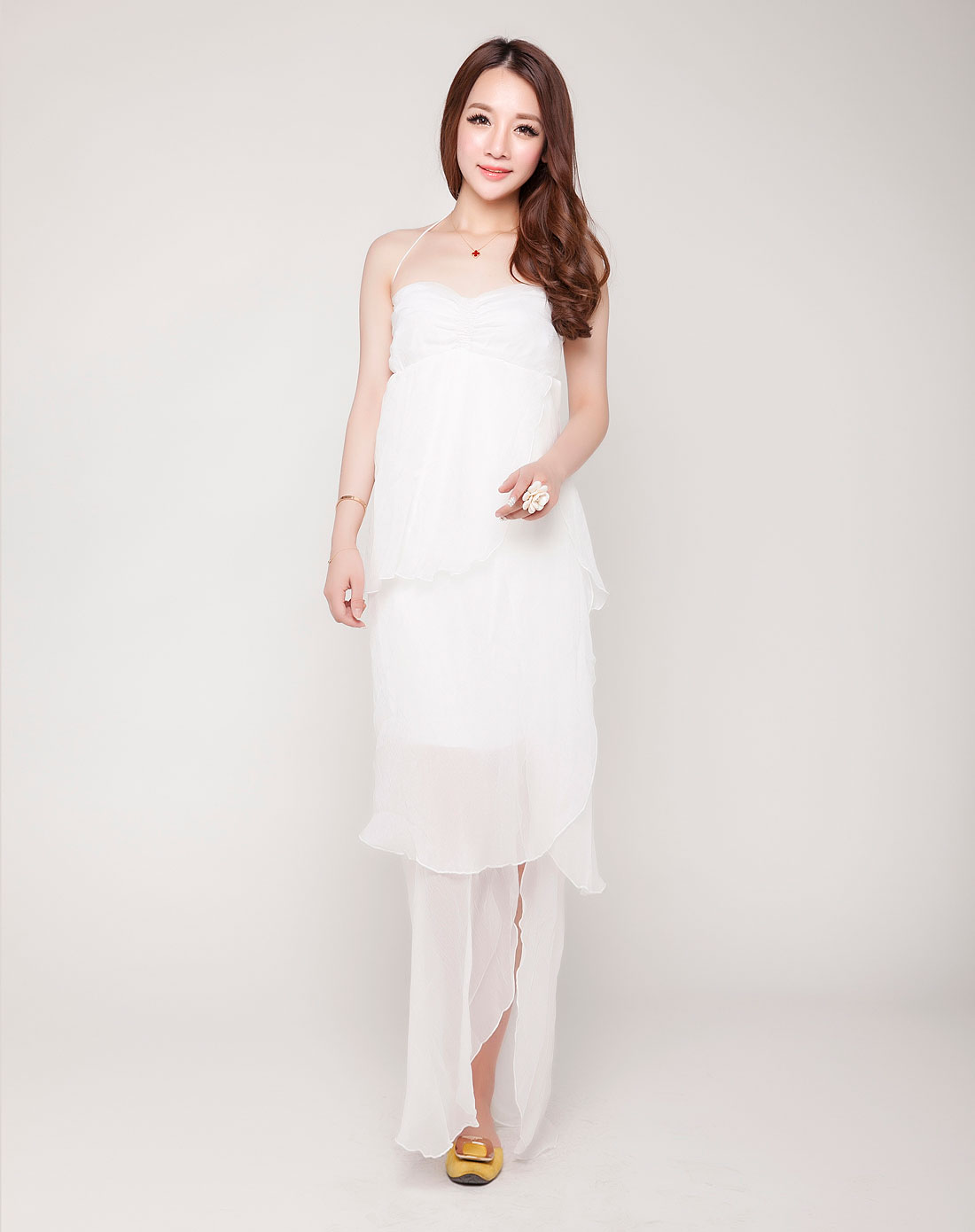 白色独特剪裁开叉飘逸雪纺吊带连衣裙