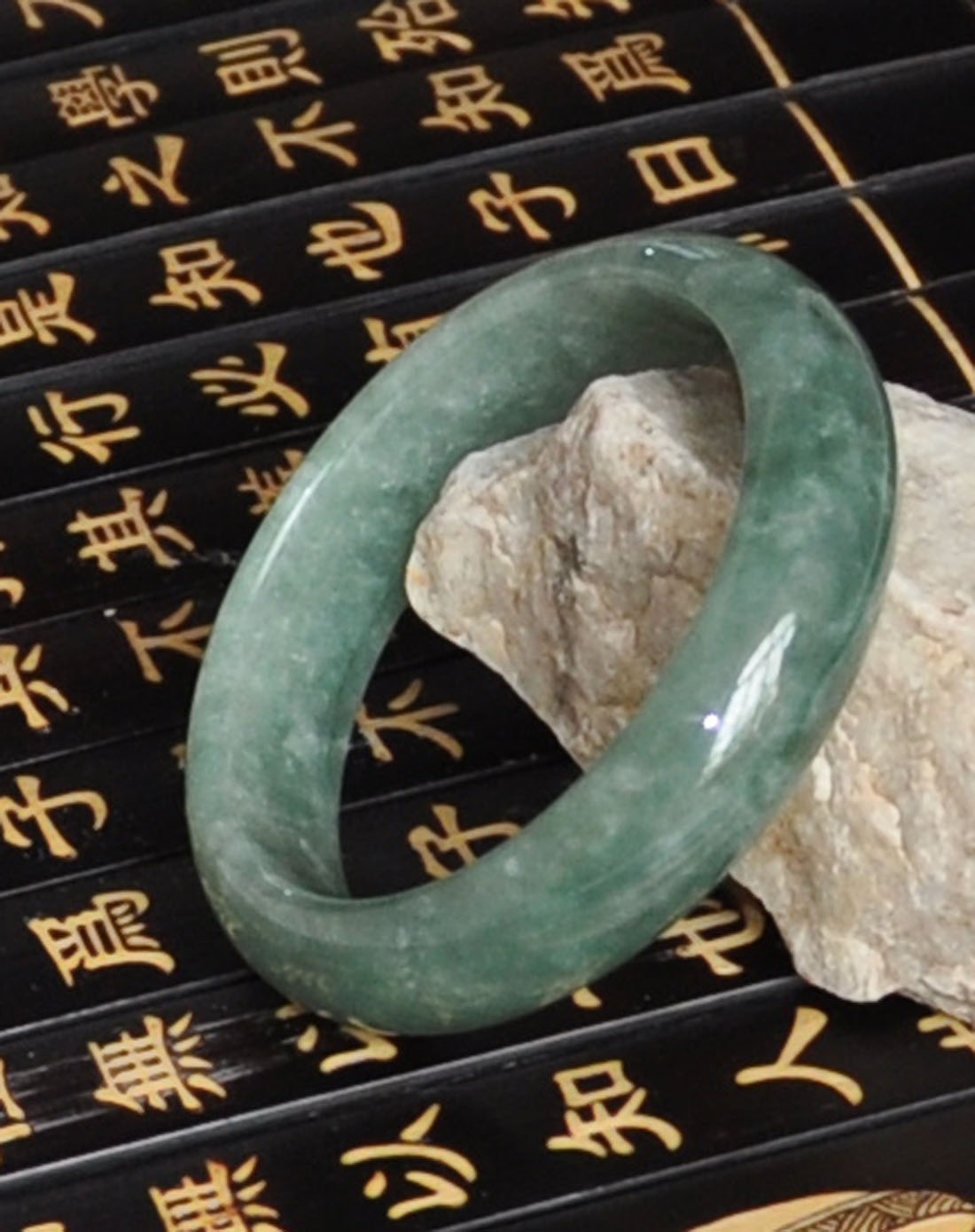 冰种油青翡翠手镯