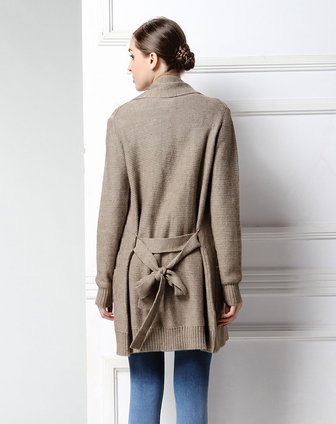 灰棕色成熟稳重翻领长袖外套