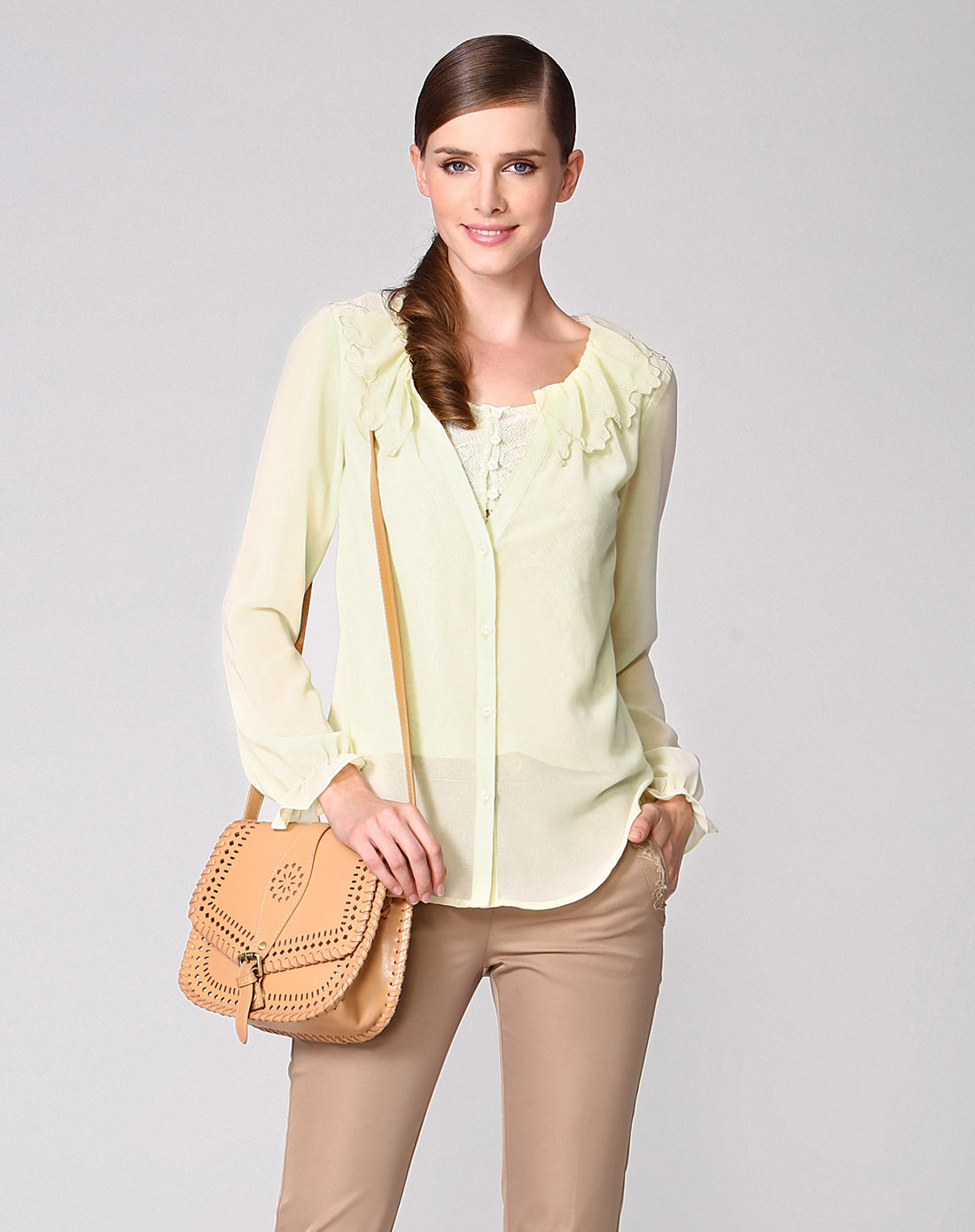 杏色木耳边蕾丝拼接雪纺衫