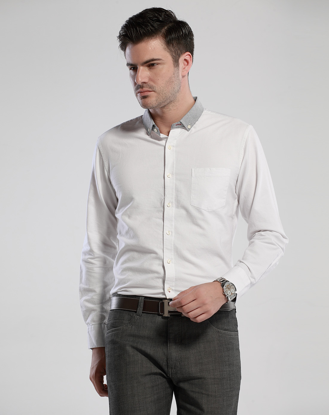 白色灰领大身白衬衣