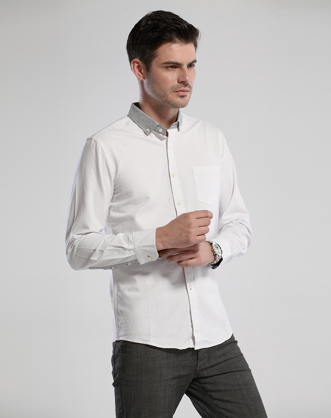 白色灰领大身白衬衣