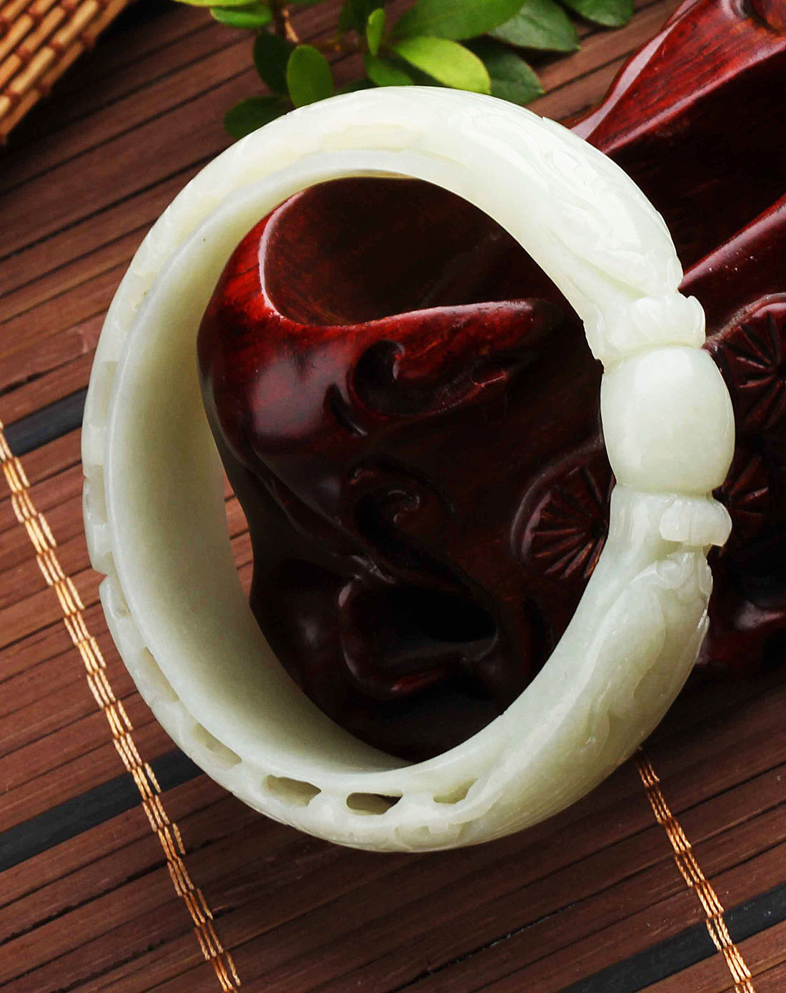 和田玉雕花手镯