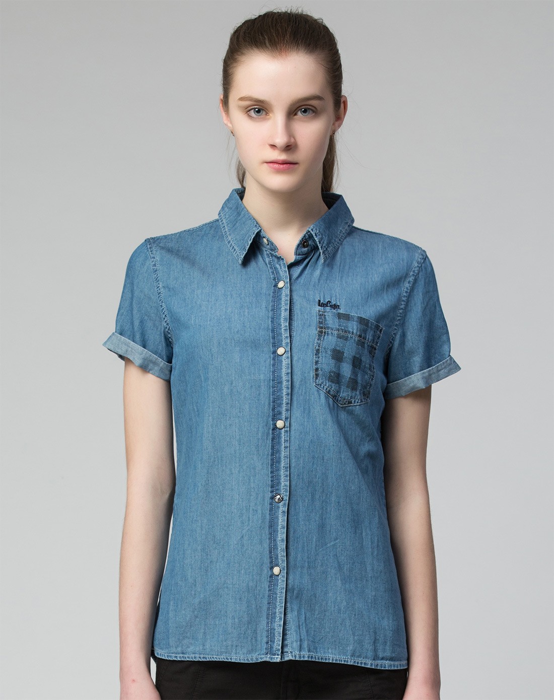 女式浅靛蓝色衬衫