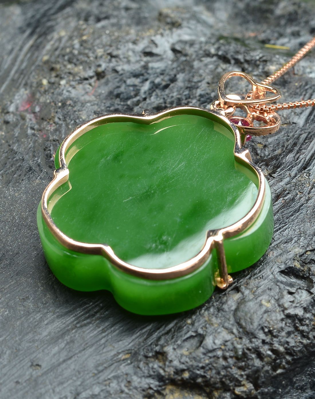 18k金碧玉梅花吊坠