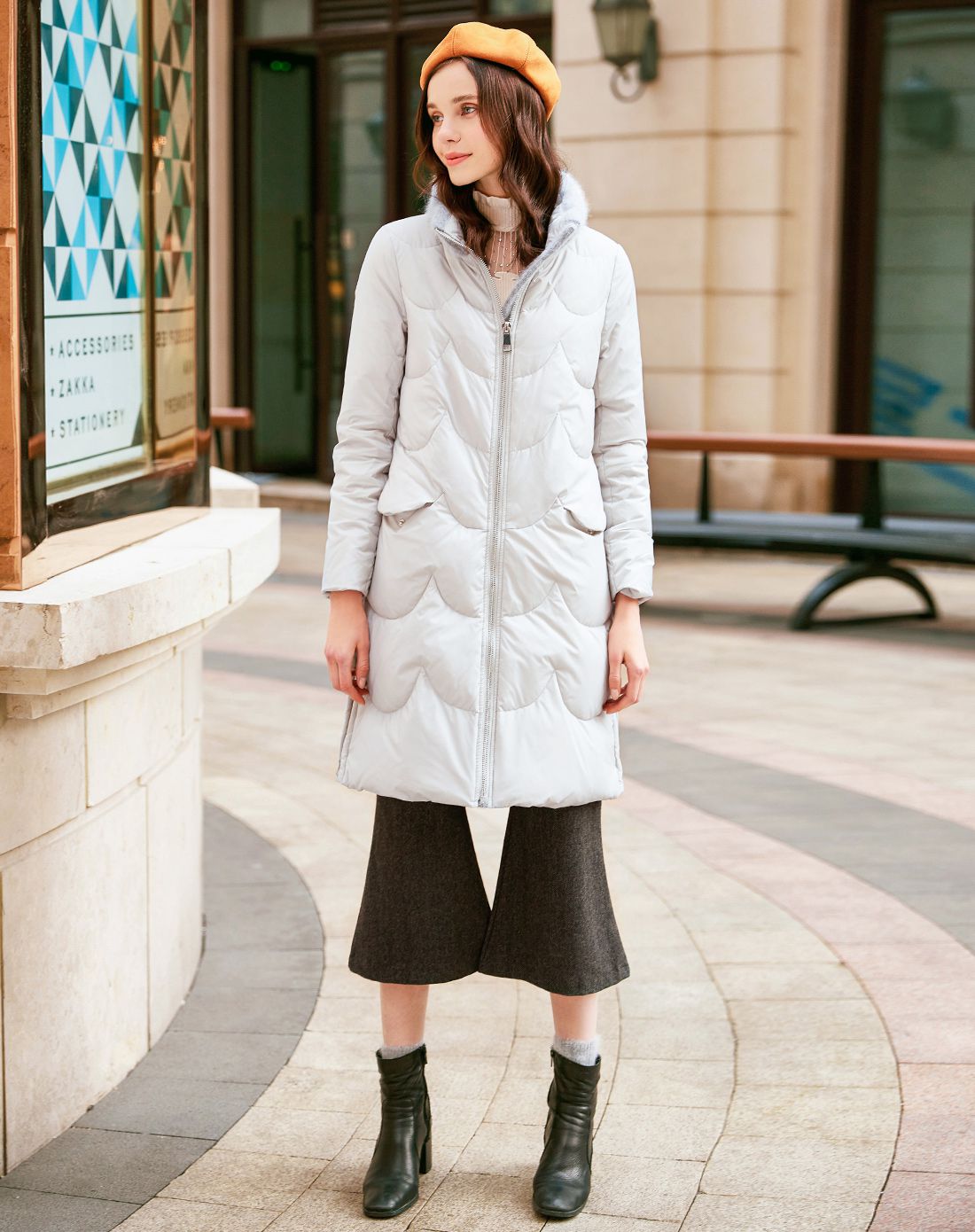 郁香菲女装专场 高领时尚保暖羽绒服