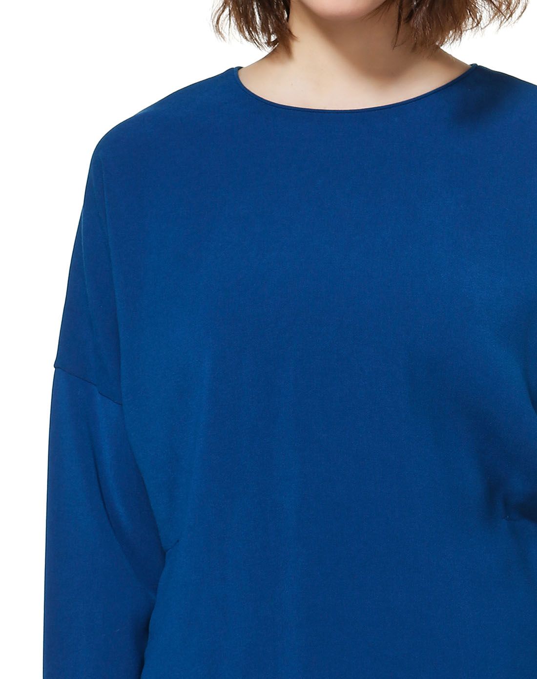 湖蓝色时尚简洁百搭长袖上衣