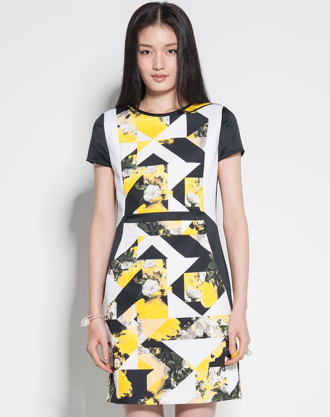 黄黑拼接印花连衣裙