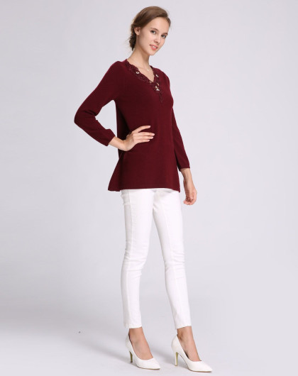 女款紫酱色v领长款绣花女衫