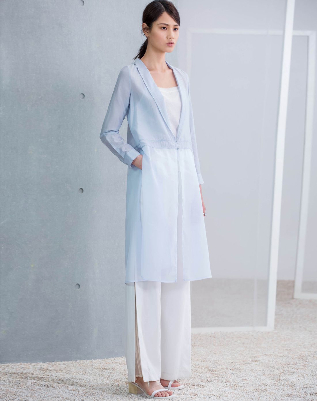 淡灰蓝女款外套