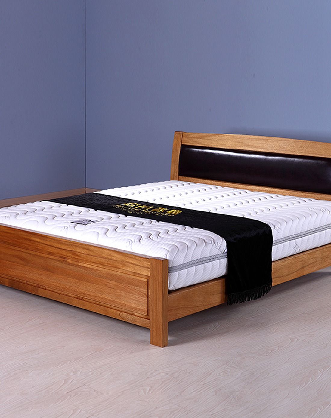 永泰丰-森岳系列金丝柚木1.8米头层牛皮木床 y104-1800