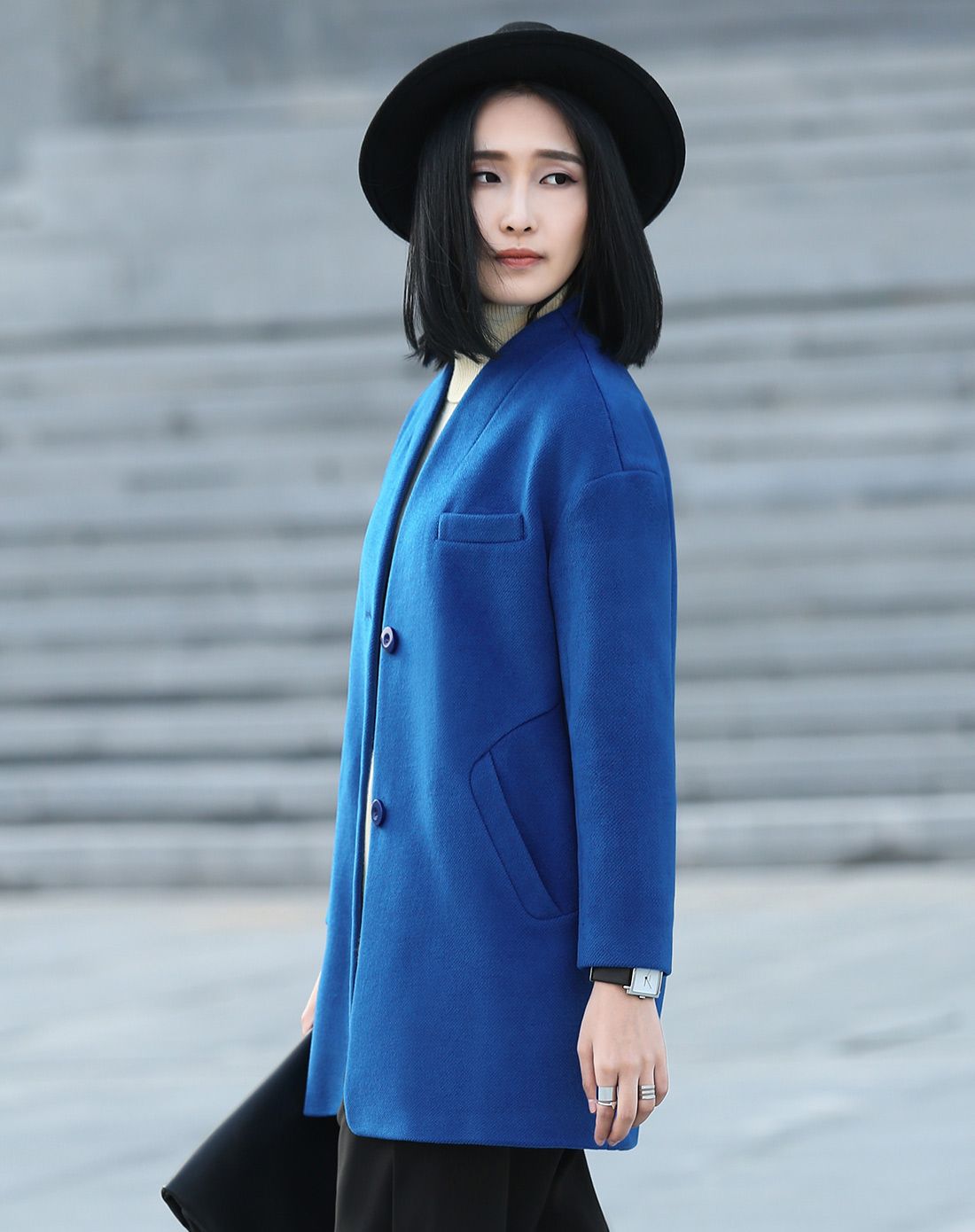 宝蓝色毛呢外套
