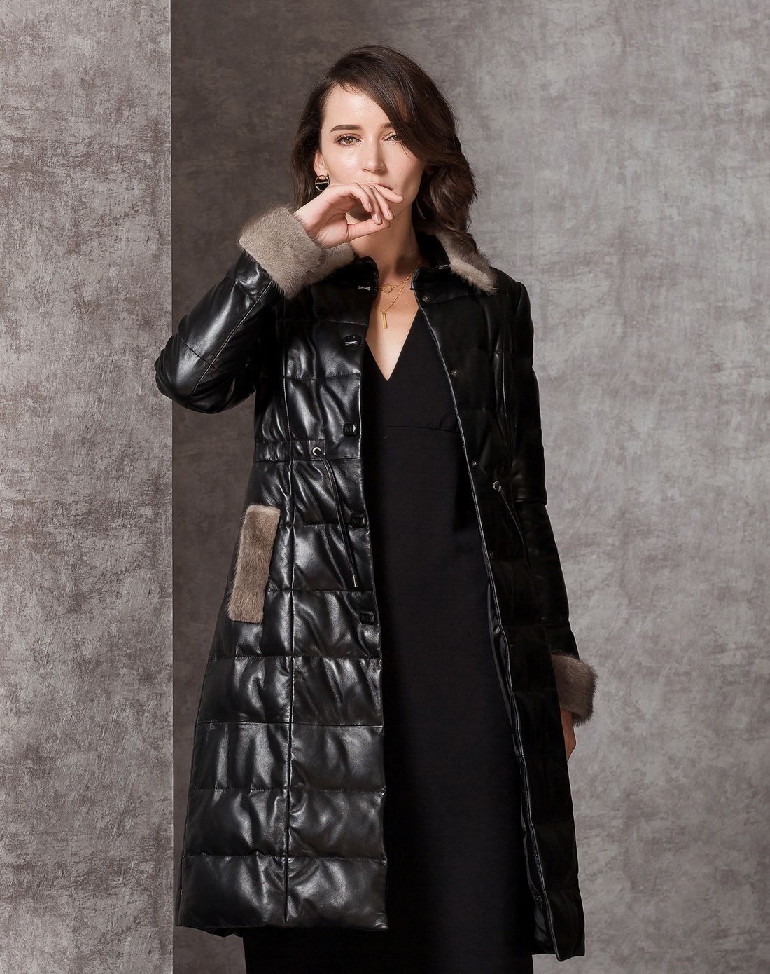 爱迪.丹顿aidydanton男女皮衣混合专场 女装黑色水貂毛领羊皮羽绒服