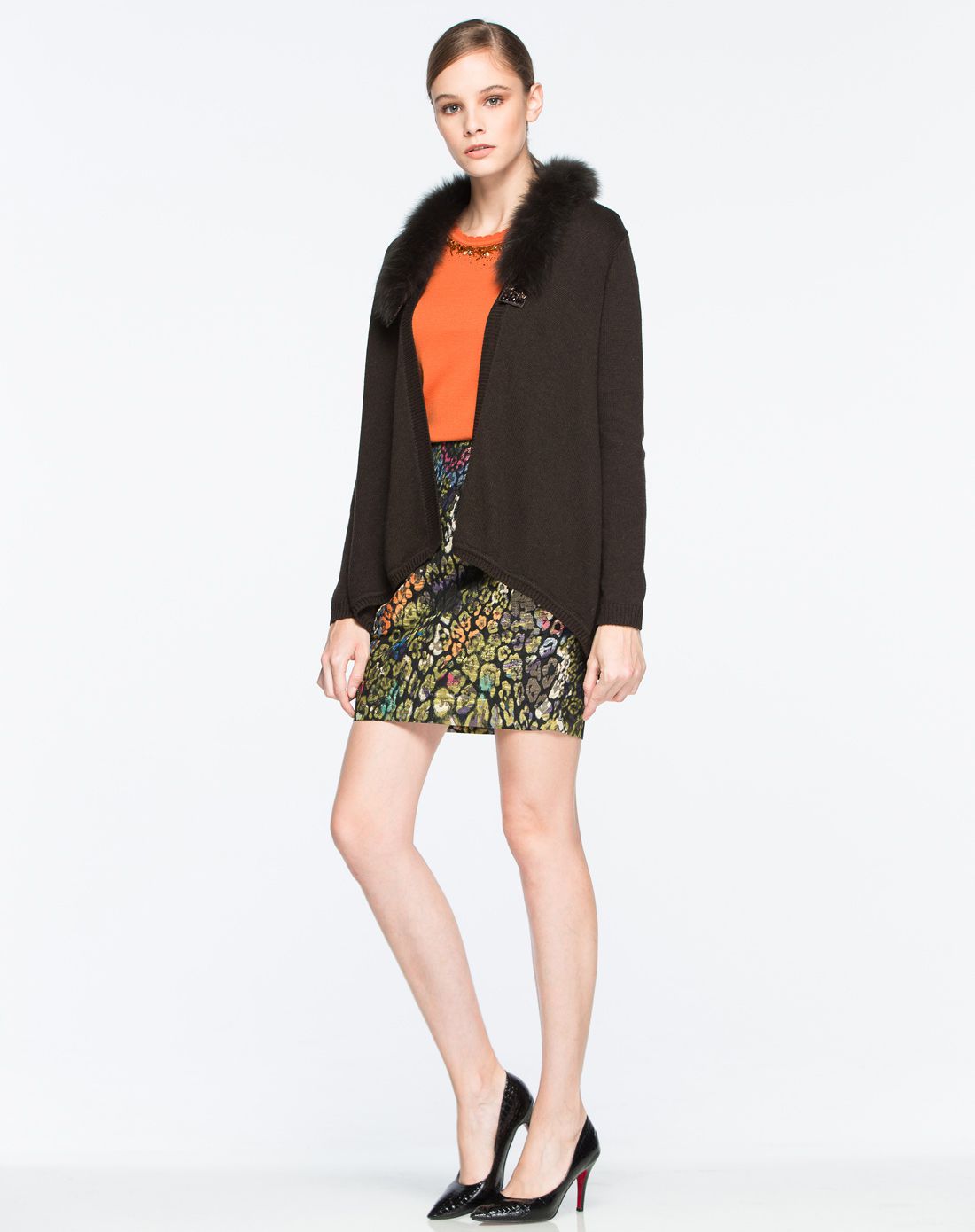 路逸沙·美louisa m女装专场 深咖色毛领长袖针织开衫