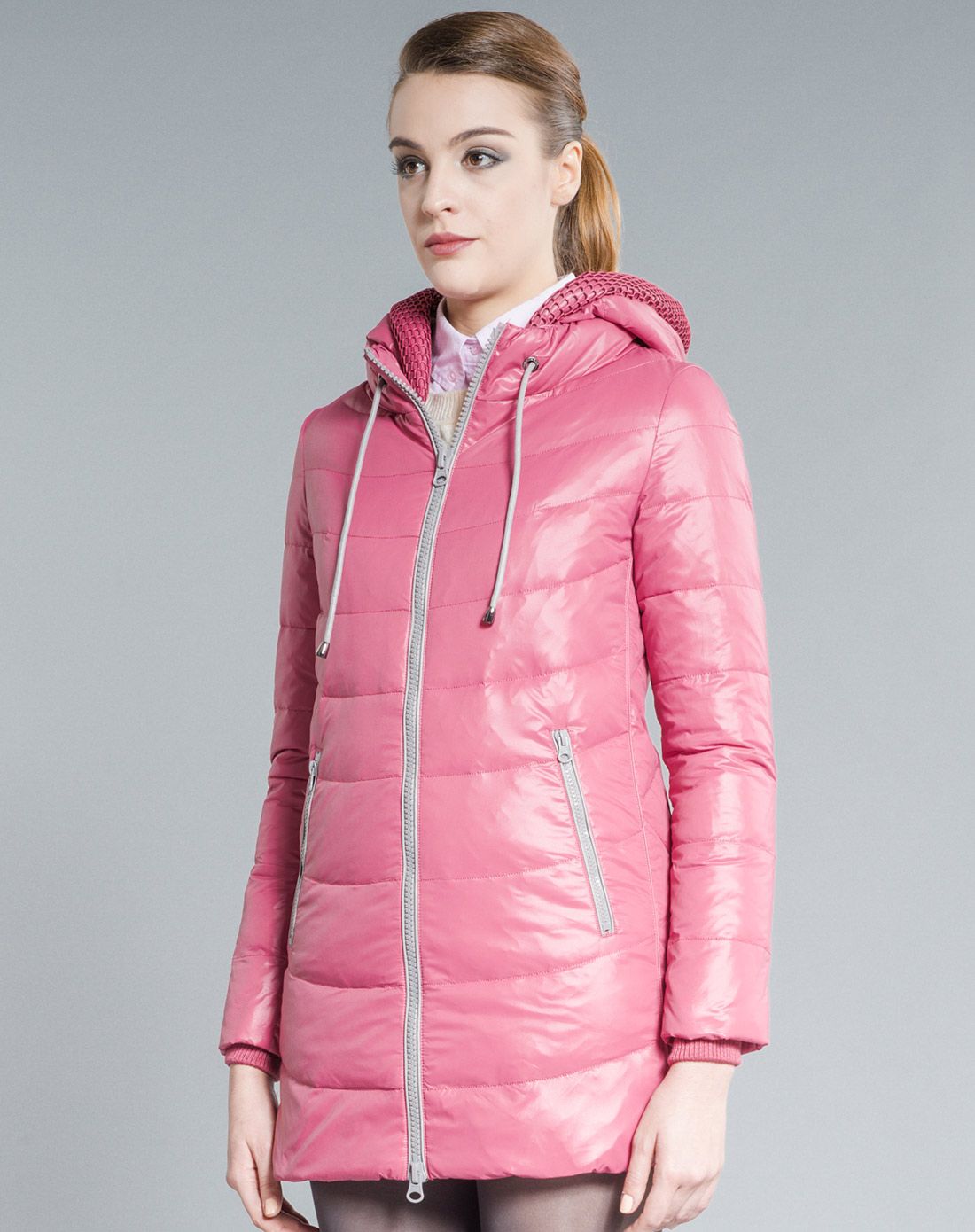 波司登bosideng女款暗粉色潮流连帽长袖羽绒服