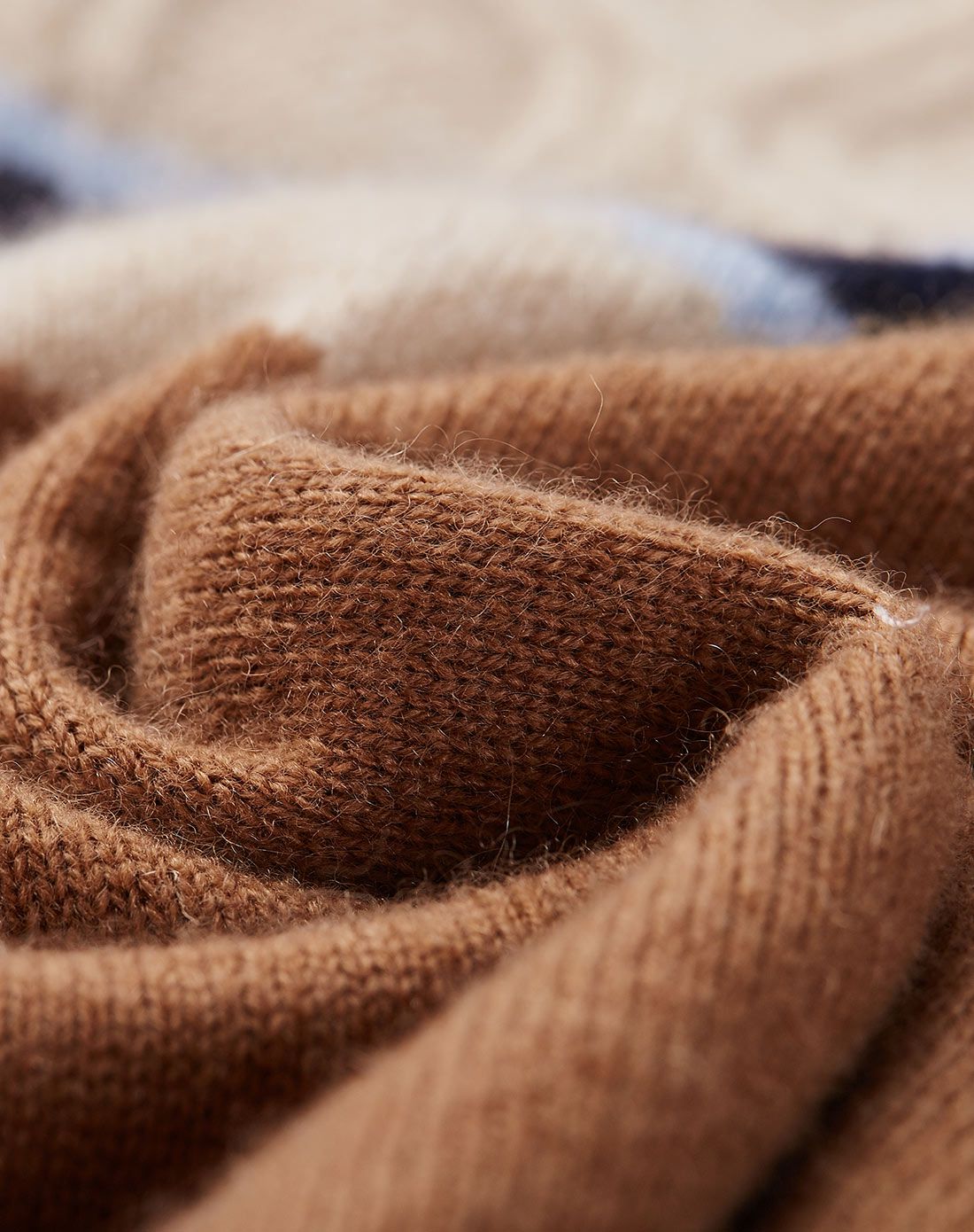 女米咖色山羊绒圆领套衫