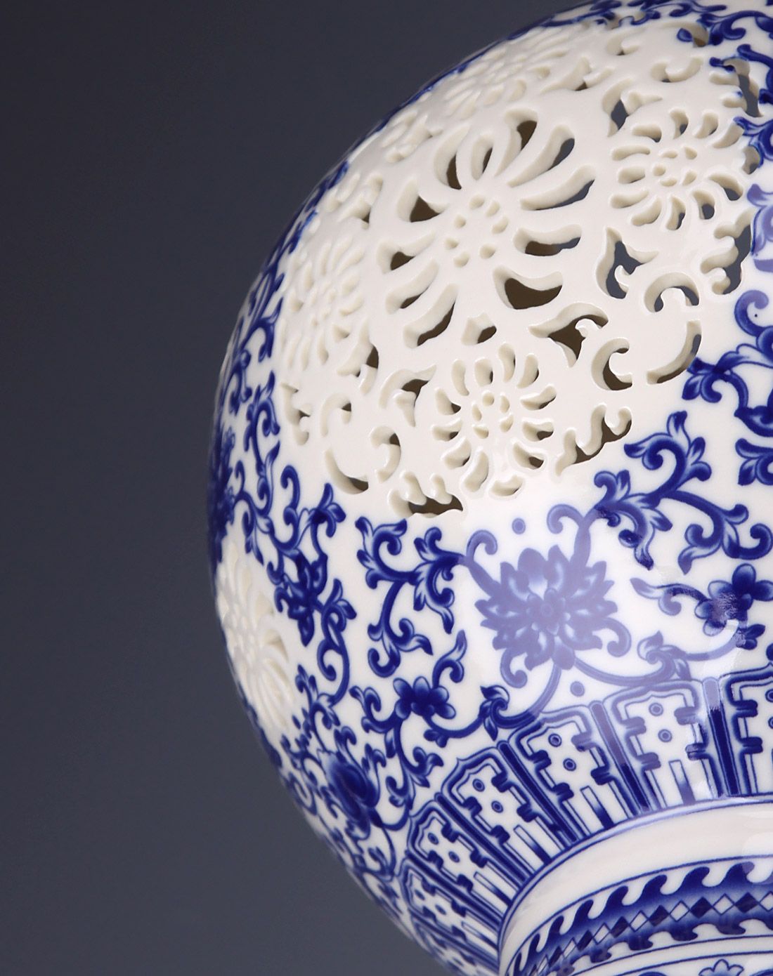 新年居家装饰必备景德镇陶瓷多用途镂空转心瓶竹节-青花大件