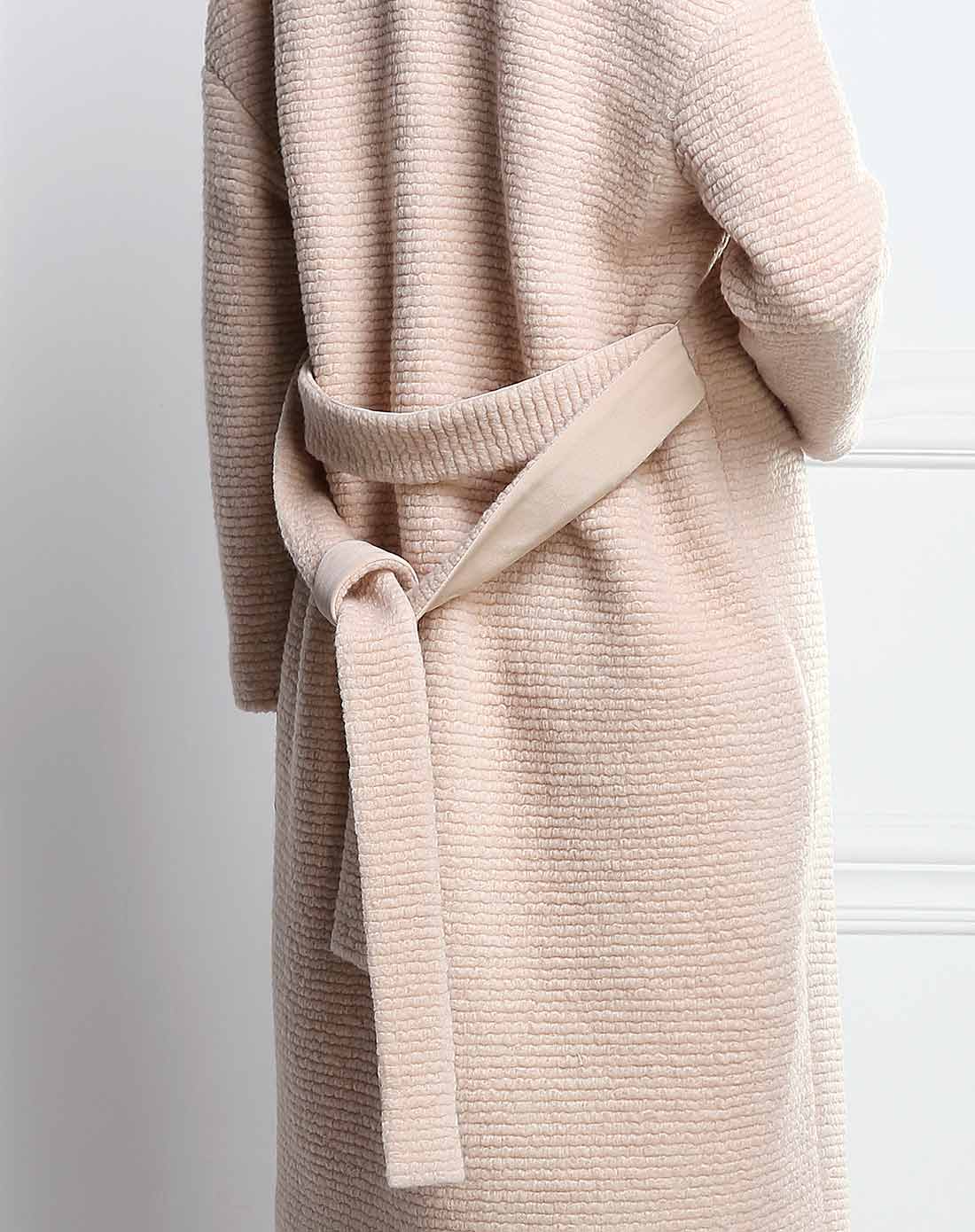 香草色中长款毛呢外套