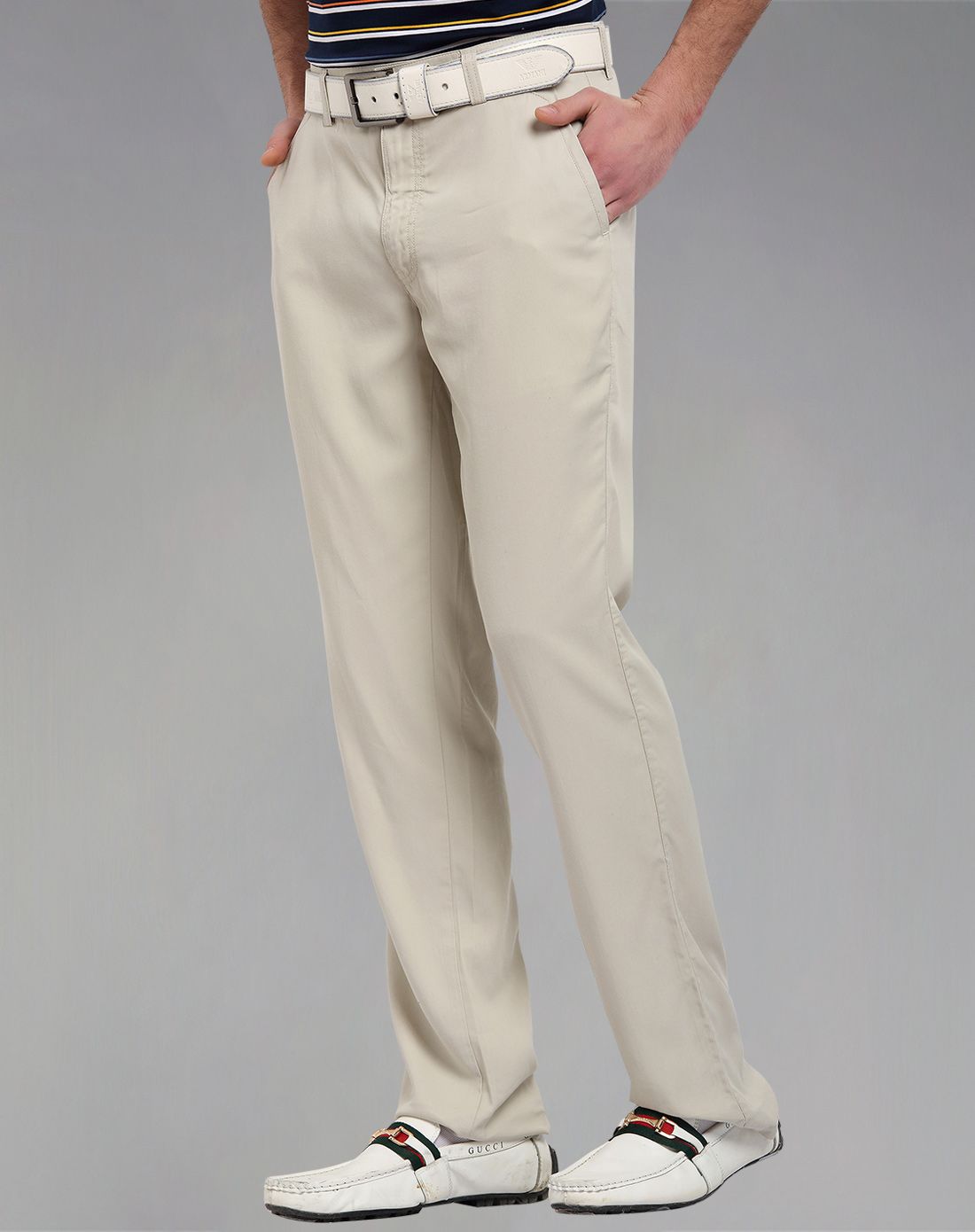 白色舒适修身薄款休闲裤