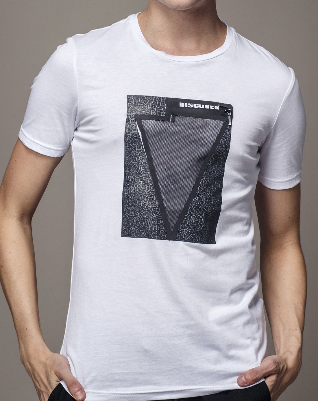 (特惠)男士白色个性倒三角图案短袖t恤