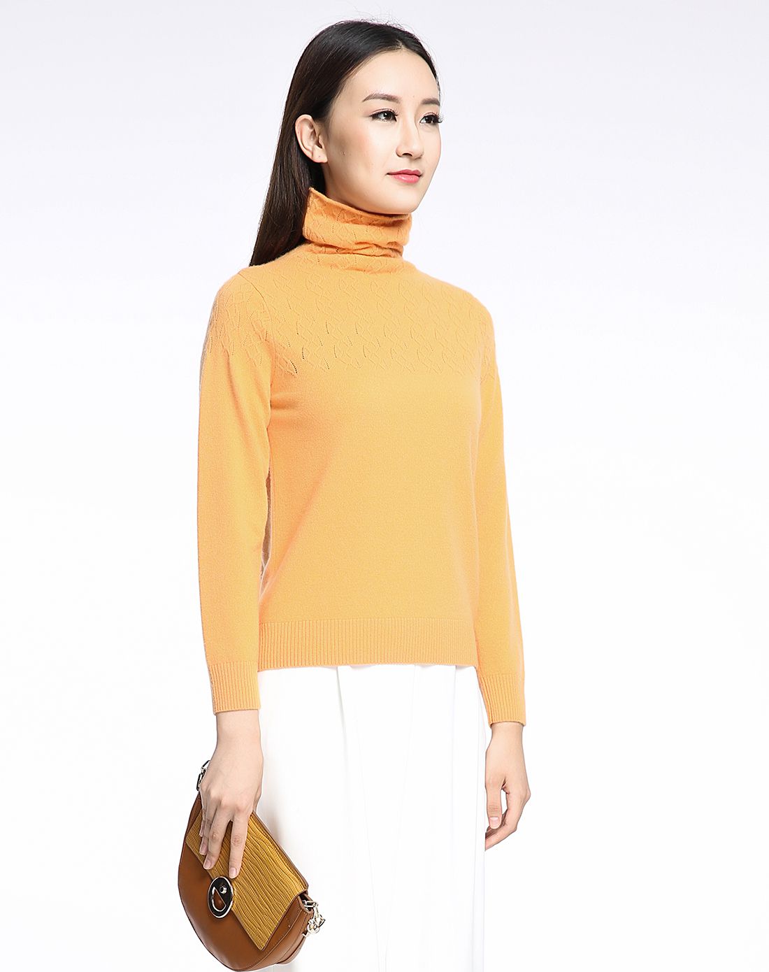 女士浅橘黄自由领镂空羊绒套衫
