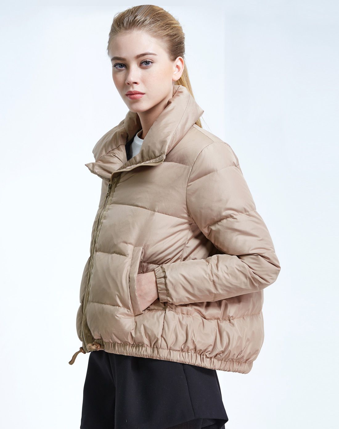 浅卡其色大a摆短款羽绒服