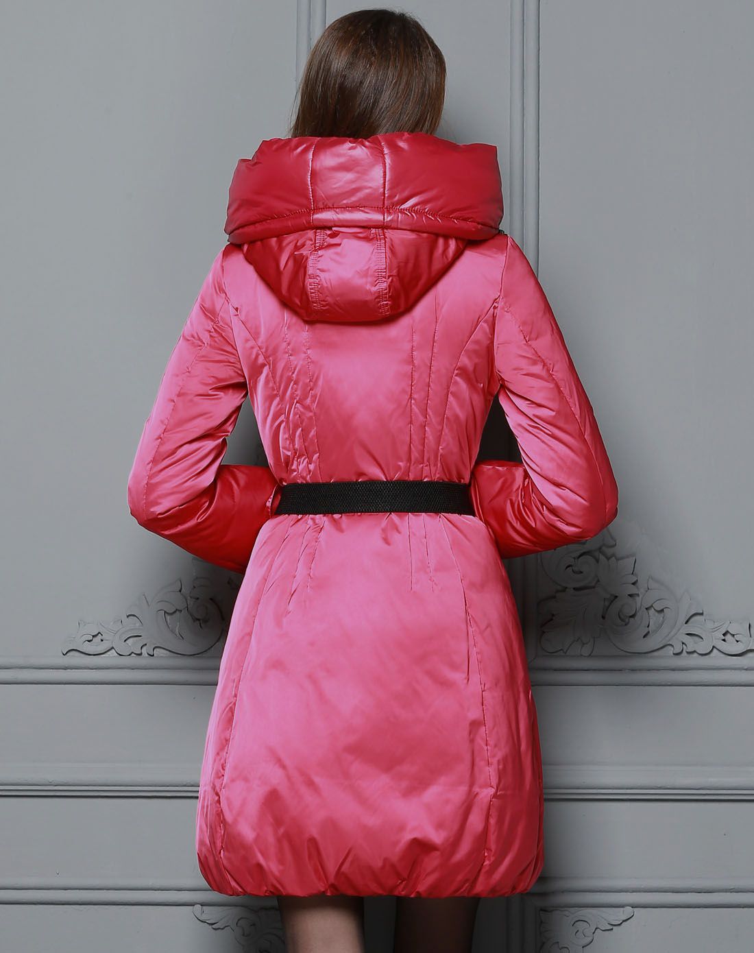 女款玫红色修身长款羽绒服