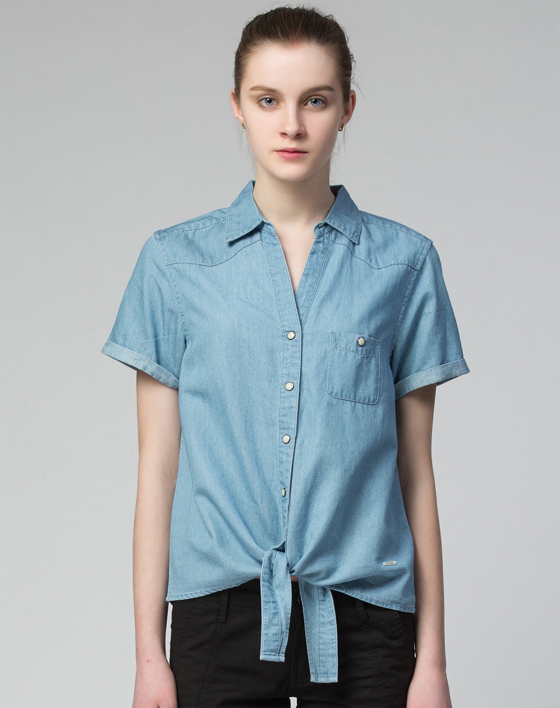女式浅靛蓝色衬衫