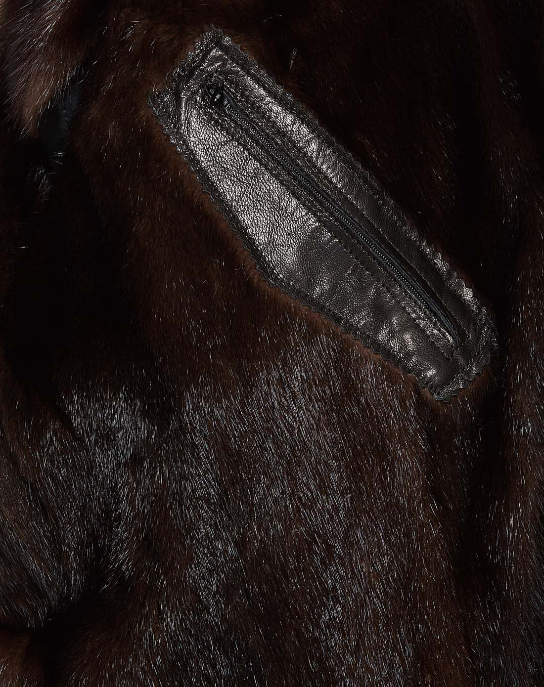 男款植鞣山羊皮配水貂毛内胆翻领时尚尊贵外套