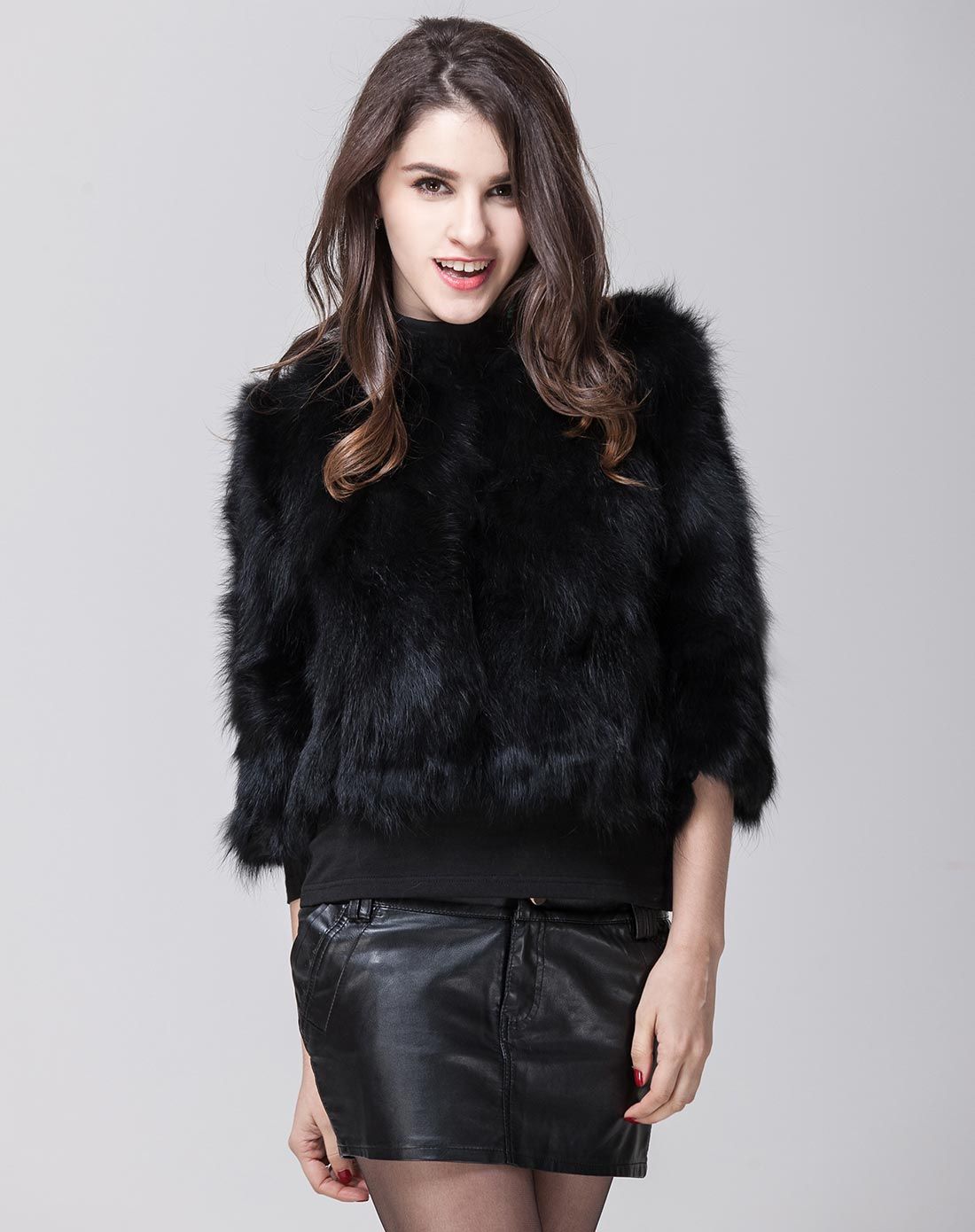 黑色貉子毛经典短款圆领七分袖皮草外套
