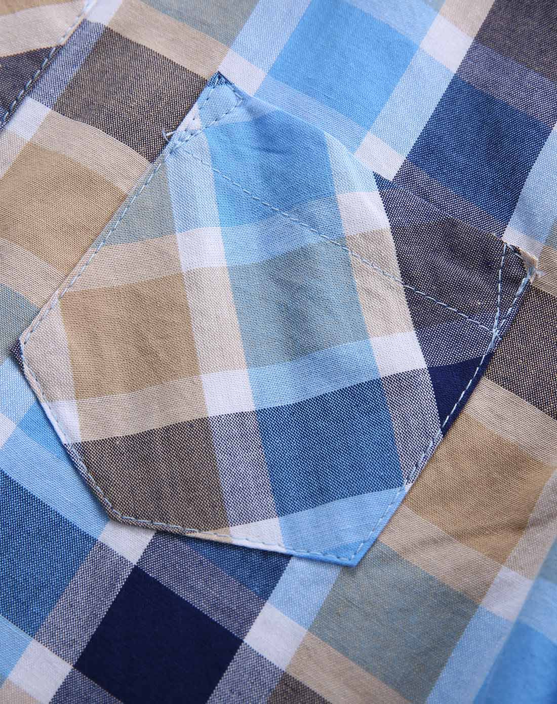 男童浅蓝色格子衬衣