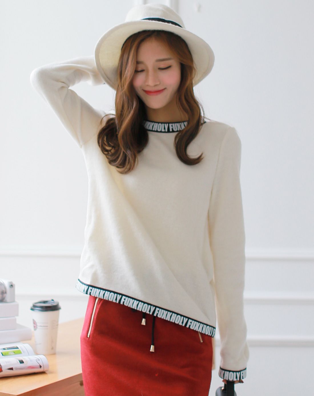 女款米色打底衫