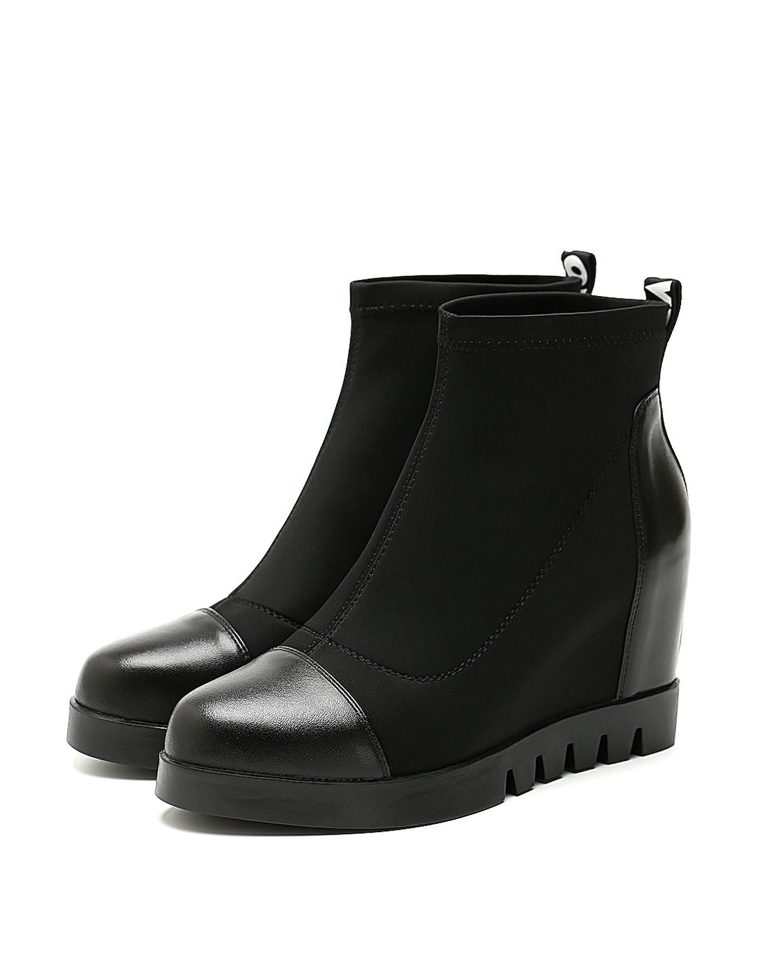 黑色时尚女式靴子