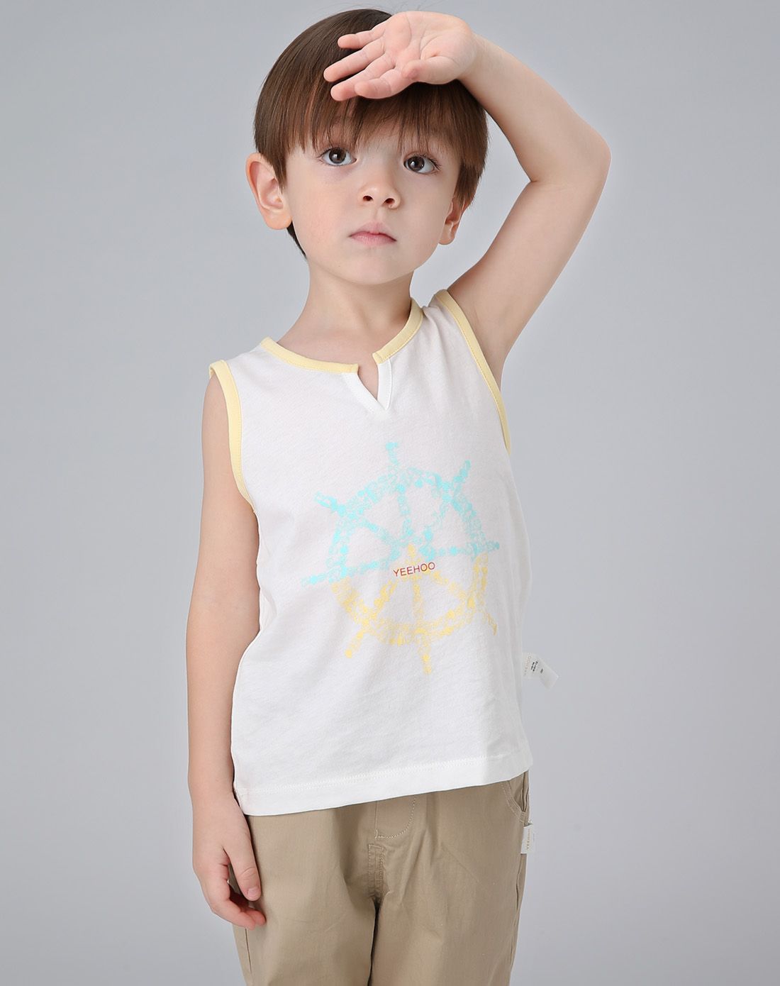 男童白色针织背心