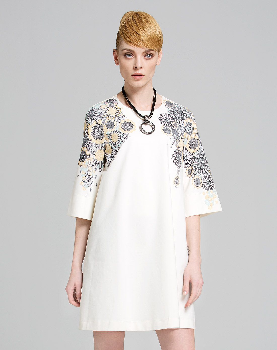 a型中长针织连衣裙